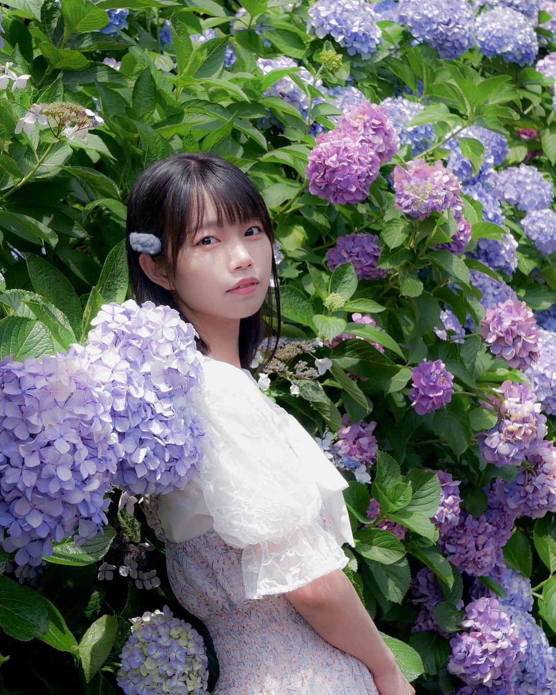 夏目綾のインスタグラム：「2023.07.09  お誕生日を迎えました！✨ 人生の中でこんなにたくさんの人に出会えて、お祝いの言葉をかけてもらえるのって絶対に当たり前じゃなくて、 本当に幸せな事なんだなって実感した1日でした！  私と出会ってくれて、言葉や気持ちをむけてくれて、本当にありがとう！💗  悩むことも迷うこともたくさんあるけど、そうやって自分で考えて進んできた道が今こうして楽しく過ごせている毎日に繋がってるんだと思うと、 とっても嬉しいし、これから先もその道を続けていきたいって思う！  いつも応援してくれるみんなの事が大好きです！！ 今日からの私も、よろしくお願いします♡  夏目綾」