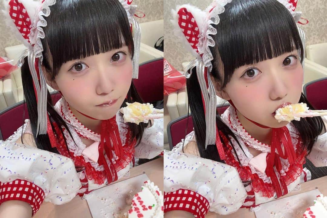 新居歩美さんのインスタグラム写真 - (新居歩美Instagram)「新居歩美生誕祭2023「あゆちはたち」ありがとうございました！🎂  ドラマチックレコードになって初の生誕祭、 赤色になって初の生誕祭、 二十歳の節目の生誕祭、 生誕祭自体は3度目ですがどこか自分の中で特別な生誕祭でした。 恥の多い人生を送ってきた20年でした！でもそのくすぶりが無ければアイドルになっていないし、今の強い気持ちの原点はそこだから、持病も伴ってハンデではあるけど、 過去は変えられないから特別な強みだと最近は思えています。 ハタチのあゆちもトクベツです！ずっと貴方のアイドルで居させてください💌🎂 普段特典会でも文章でも言わなすぎて(言え〜)照れくさいけど皆だいすきだよー！ありがとう！  改めてこれからもよろしくお願いします！  👁❣️生誕祭前にるなさん　@_runa928 にまつ毛ぶち上げて貰いました✌️」7月9日 23時59分 - ayuchi_nii