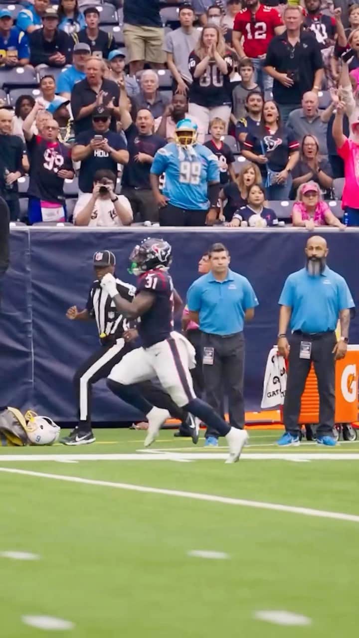 ヒューストン・テキサンズのインスタグラム：「We miss Sunday football and @229irep__ touchdown runs 😤」