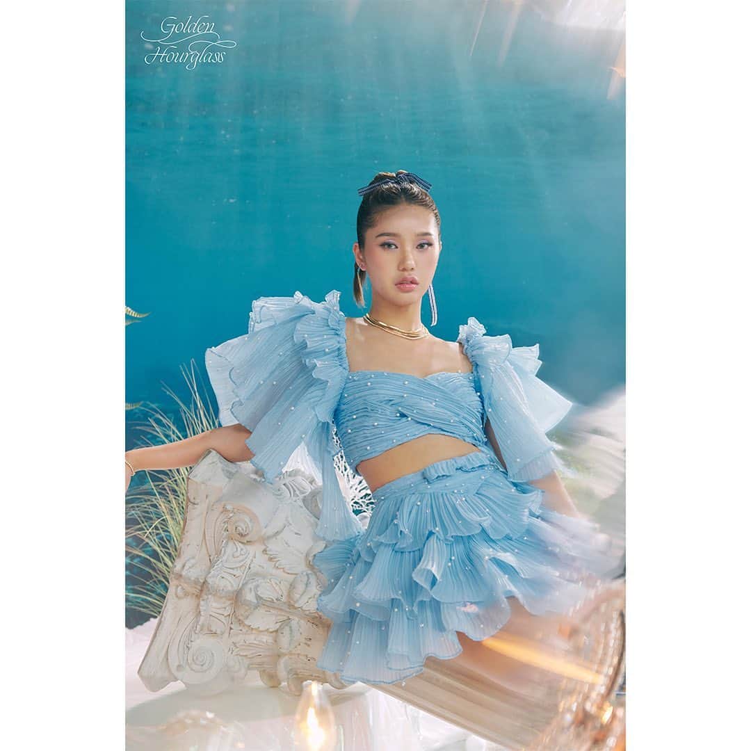OH MY GIRLさんのインスタグラム写真 - (OH MY GIRLInstagram)「OH MY GIRL 9TH MINI ALBUM [Golden Hourglass]  CONCEPT PHOTO #Wave #미미 #Mimi  2023.07.24 6PM (KST)  #오마이걸 #OHMYGIRL #OMG #Golden_Hourglass」7月10日 0時04分 - wm_ohmygirl