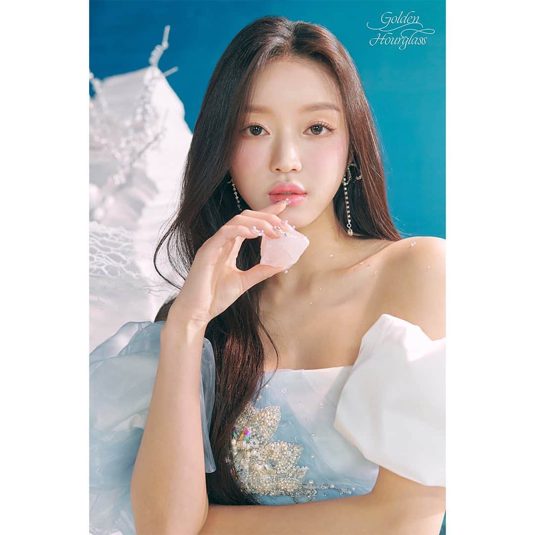 OH MY GIRLさんのインスタグラム写真 - (OH MY GIRLInstagram)「OH MY GIRL 9TH MINI ALBUM [Golden Hourglass]  CONCEPT PHOTO #Wave #유아 #YooA  2023.07.24 6PM (KST)  #오마이걸 #OHMYGIRL #OMG #Golden_Hourglass」7月10日 0時05分 - wm_ohmygirl