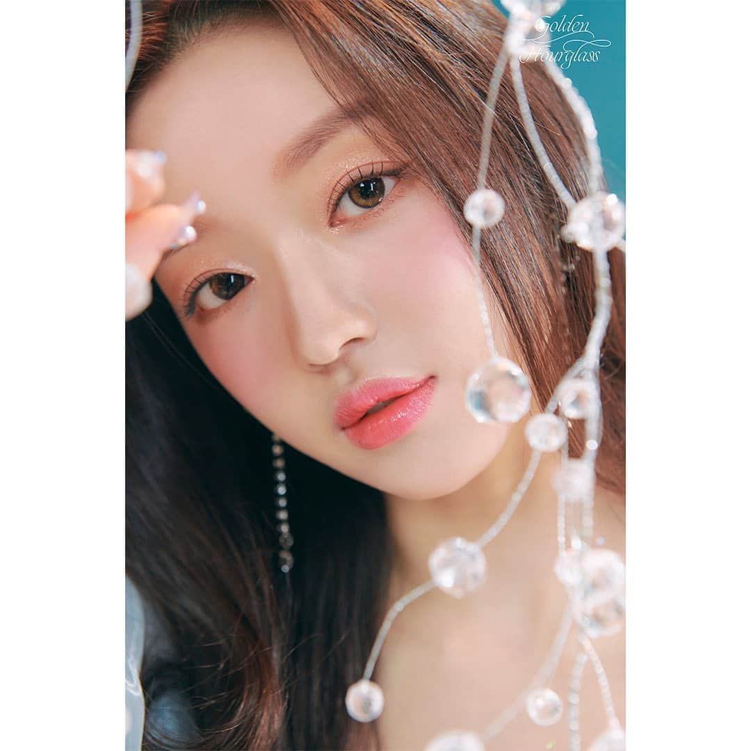 OH MY GIRLさんのインスタグラム写真 - (OH MY GIRLInstagram)「OH MY GIRL 9TH MINI ALBUM [Golden Hourglass]  CONCEPT PHOTO #Wave #유아 #YooA  2023.07.24 6PM (KST)  #오마이걸 #OHMYGIRL #OMG #Golden_Hourglass」7月10日 0時05分 - wm_ohmygirl