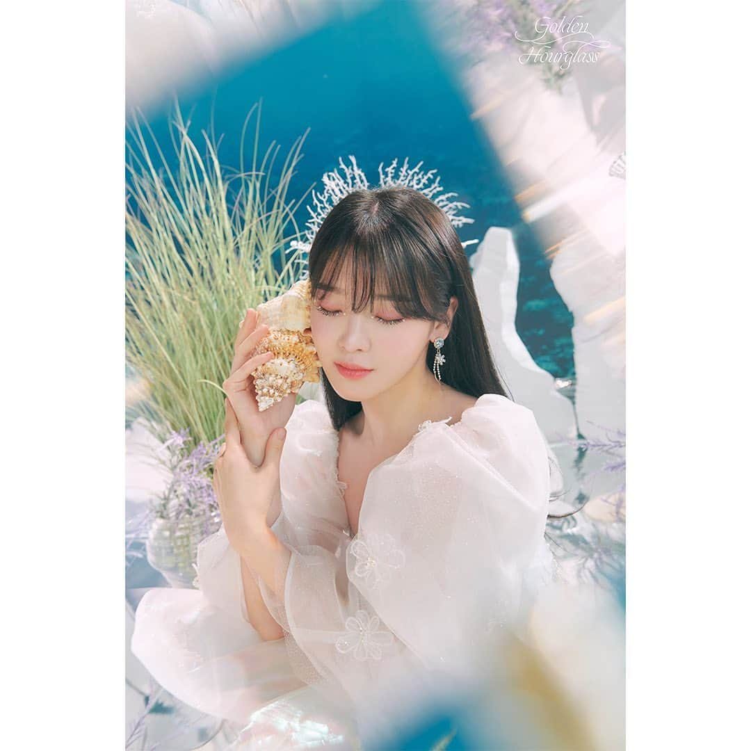 OH MY GIRLさんのインスタグラム写真 - (OH MY GIRLInstagram)「OH MY GIRL 9TH MINI ALBUM [Golden Hourglass]  CONCEPT PHOTO #Wave #승희 #SeungHee  2023.07.24 6PM (KST)  #오마이걸 #OHMYGIRL #OMG #Golden_Hourglass」7月10日 0時06分 - wm_ohmygirl