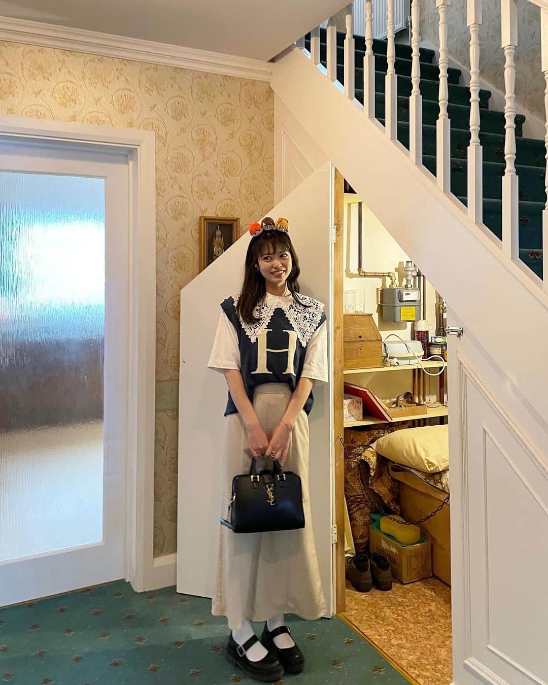 前田亜美のインスタグラム：「. 生まれ変わったら次は ホグワーツ魔法魔術学校の生徒になりたい〜〜🪄︎︎✨. . . 映画のセットとか展示とか ハリーポッタースタジオは美術館みたいで楽しかったし写真撮れたの最高すぎた✌️  そろそろ美術館巡りしたいな〜   #ハリーポッター  #ハリポタツアー  #ハリーポッタースタジオツアー」