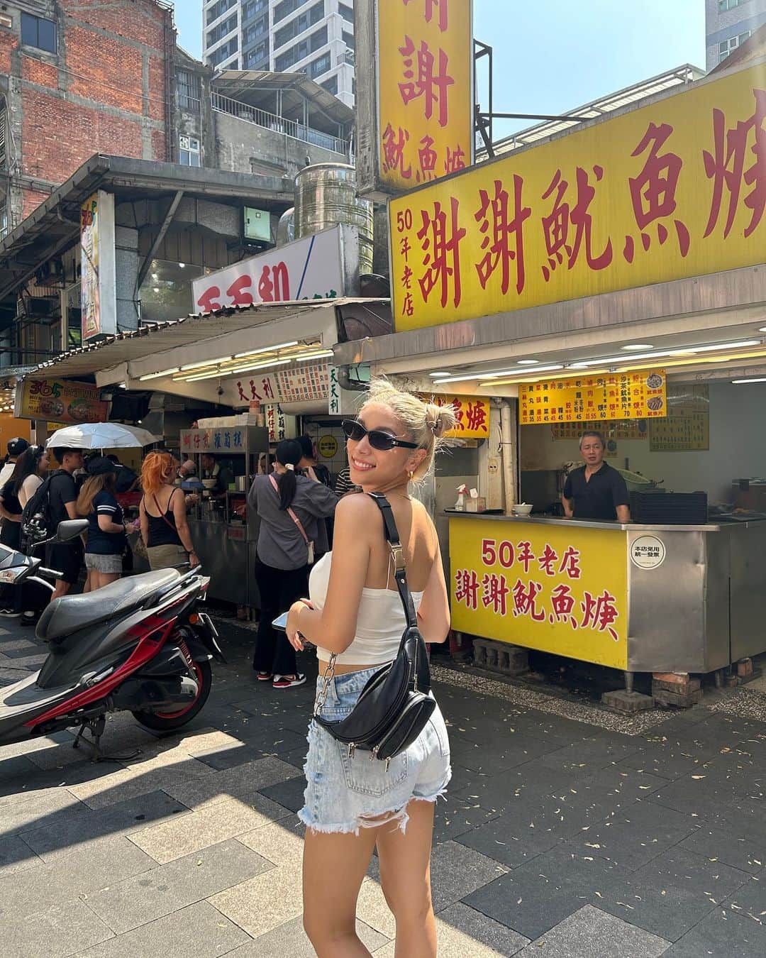 REONAさんのインスタグラム写真 - (REONAInstagram)「弾丸で週末に2泊３日の台湾旅行行ってきたの☺️🩷  朝から早起きして お目当ての朝食屋さんで朝から小籠包たべたり   マンゴーかき氷は並んだけど並ぶ価値あるくらい この旅で一番美味しかった食べ物😍🍧#冰讚 っとこ はぁまた食べたい🤤  #台湾旅行 #台湾グルメ #レオナ旅」7月10日 0時17分 - reona.0504