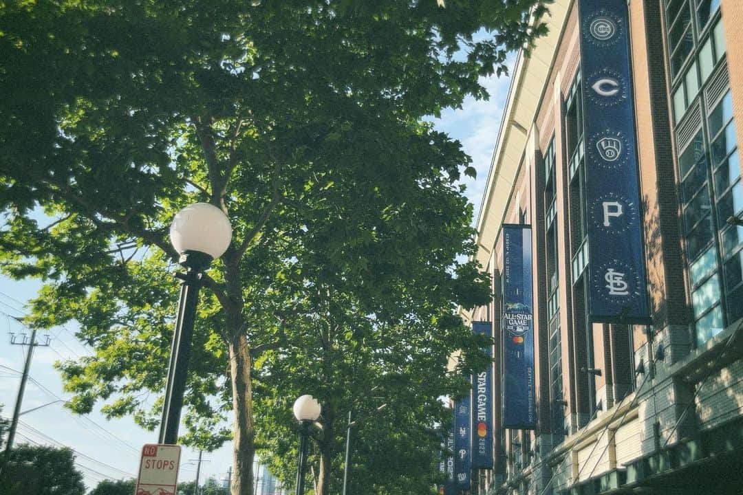 山本萩子のインスタグラム：「MLBオールスター取材でシアトルに来ています。  現在こちらは19時過ぎ。3日目のロケを終えたところですが、既に気づいたこと、感じたこと、伝えたいことがたくさんあります🌿  以下の中継・番組の放送内に、現地から生中継でお伝えします。よろしくお願いします☺︎  11日(火)  ▶︎午前8:55〜 BS1 MLBホームランダービー2023 ▶︎午後10:40〜 BS1 ワースポ×MLB  12日(水) ▶︎午前8:00〜 BS1 MLBオールスターゲーム2023 ▶︎午後10:40〜 BS1 ワースポ×MLB  ※日時は日本時間」