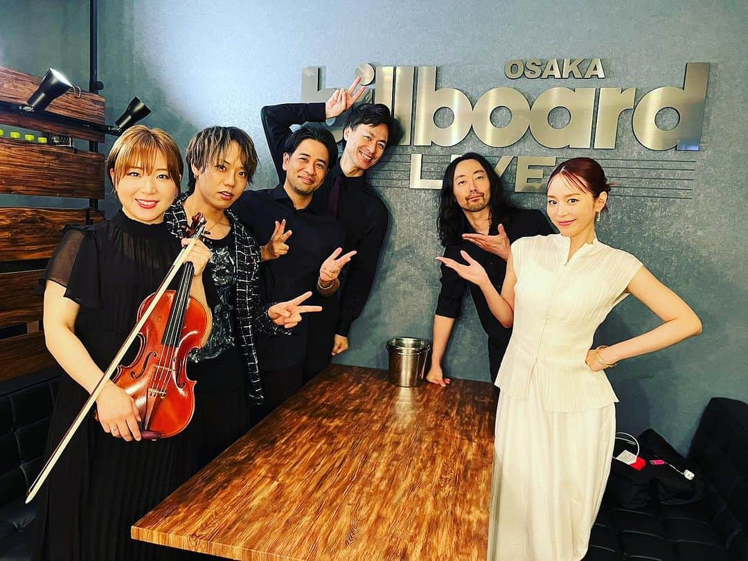 藤原佑介のインスタグラム：「平野綾さんの4年ぶりとなるBillboardライブに参加させていただきました！ 25周年という大きな節目に携わることができてとても幸せでした。 とても素晴らしいステージありがとうございました。 #平野綾 #AYAHIRANO2ndBillboardLiveTOUR2023」