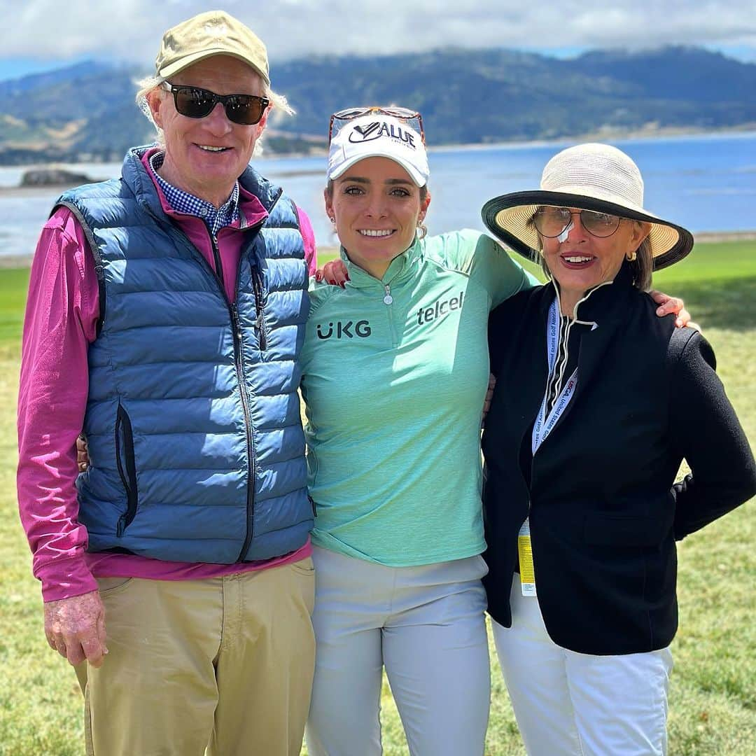 ギャビー・ロペスさんのインスタグラム写真 - (ギャビー・ロペスInstagram)「@pebblebeachresorts thank you for a phenomenal week ❤️ @usga big thank you  Solid T27 @uswomensopen  Thank you to my team and family for your endless support, push, belief and love vamos 👊🏼  ———-  Una semana muy especial en Pebble Beach, quiero agradecerle a mi equipo de trabajo y mi familia todo su esfuerzo, trabajo y confiar en mi.  Vamos 👊🏼」7月10日 10時24分 - gabylopezgolf