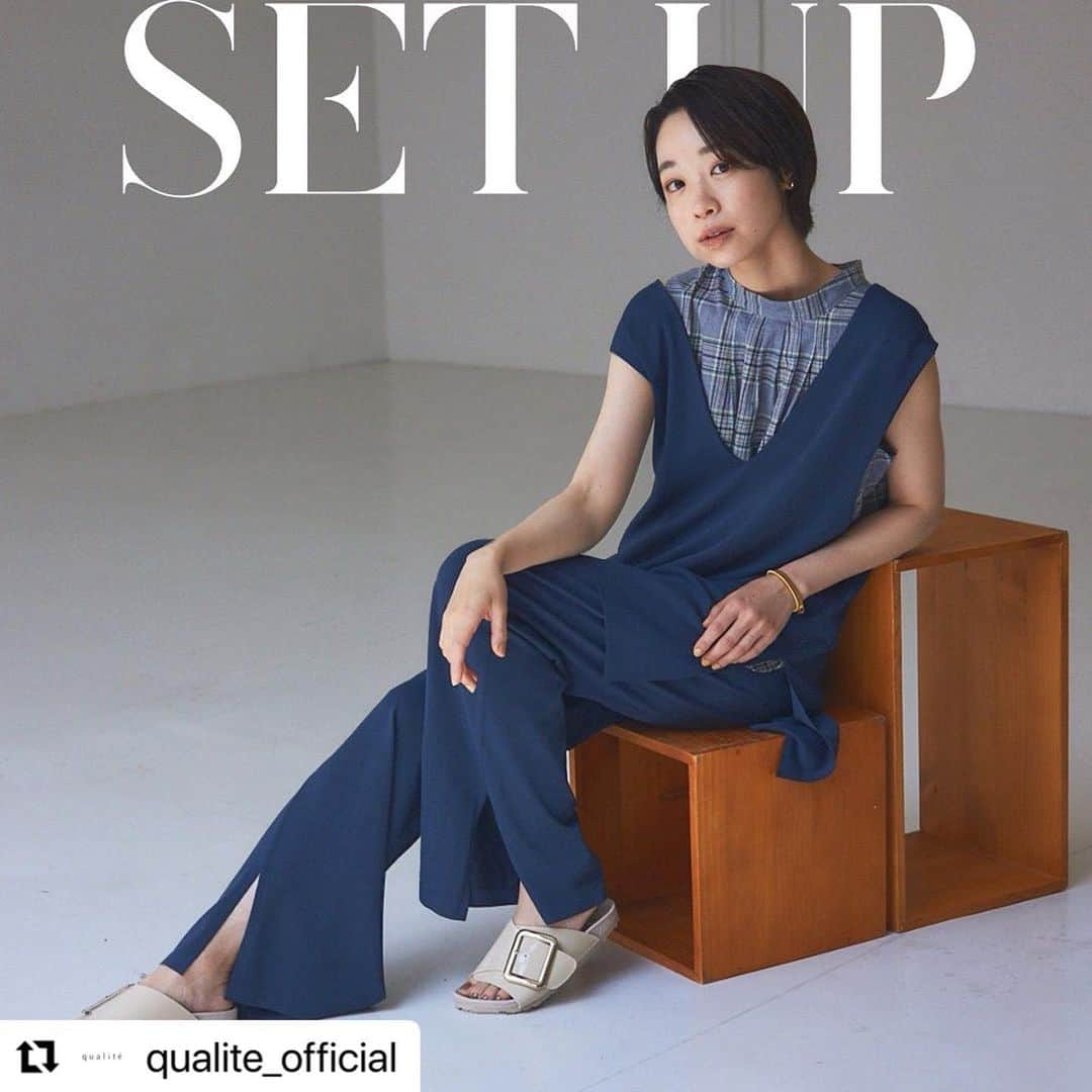 黒澤かなえさんのインスタグラム写真 - (黒澤かなえInstagram)「SET UP着回し術✨  どれも素敵なスタイリングで 私自身とても参考になりました🫶  是非ご覧ください☺️  #Repost @qualite_official with @use.repost ・・・ 📢特集ページ公開   ____________________________    セットアップ着回し術   3 ITEM, 9 STYLES ____________________________    着るだけでコーディネートが完成する "ニットセットアップ"  特集ページでは、 ジレ・プルオーバー・パンツの 3アイテムを着回して 全9コーデをご紹介します。    🌿GILET レーヨンストレッチ2WAYニットジレ (32470041001) Free size  khaki/blue gray ¥22,000(tax inc)  🌿BLOUSE スタンド2WAYチュニックブラウス (32470010002) Free size  black/green ¥19,800(tax inc)  🌿PANTS レーヨンストレッチスリットフレアパンツ (32470045000) 36・38 khaki/blue gray ¥18,700(tax inc)  #qualite #カリテ #セットアップ #ニットセットアップ #ニットアップ  #着回し #着回しコーデ #着回しアイテム  #ジレ #ジレコーデ #パンツ #パンツコーデ」7月10日 10時30分 - k_kana