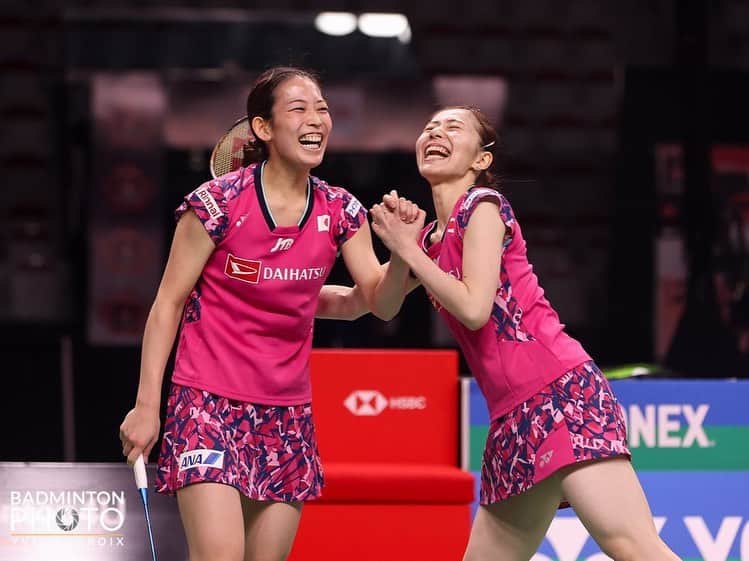松山奈未のインスタグラム：「. . . Canada Open 2023🥇💐 15時間時差の中、沢山の応援ありがとうございました🙇🏻‍♀️ 楽しく試合することができました☺️ たくさんの周りの支えに感謝して、これからも頑張り続けます✊🏻  #canadaopen2023  Photo by: @badmintonphoto_official」