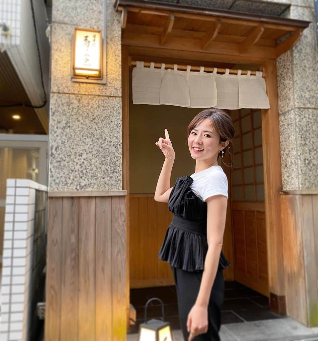 岩崎静羅のインスタグラム：「☺︎ 大好きな蕎ノ字さん✨ 日本には美味しいごはん屋さんがたくさんあるから 夏バテとは無縁やね！！  感謝✨笑  #どうもフードアナリストのせいらです  #天ぷら #蕎ノ字 #tempura  #天ぷら食って蕎麦で〆る」