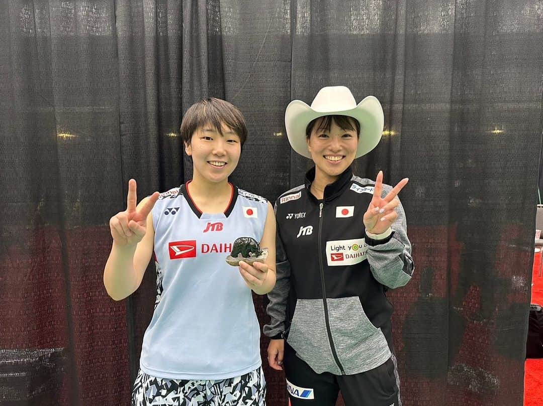 山口茜さんのインスタグラム写真 - (山口茜Instagram)「..  Canada Open 2023 🥇🍁  大きな時差もある中、応援ありがとうございました。  Thank you for your support 🇨🇦🇯🇵🌏  #時差えぐい #標高高い  #ほぼ高地トレーニング #テンガロンハット #熊  📸Cr: @badmintonphoto_official」7月10日 10時54分 - akane.yamaguchi66