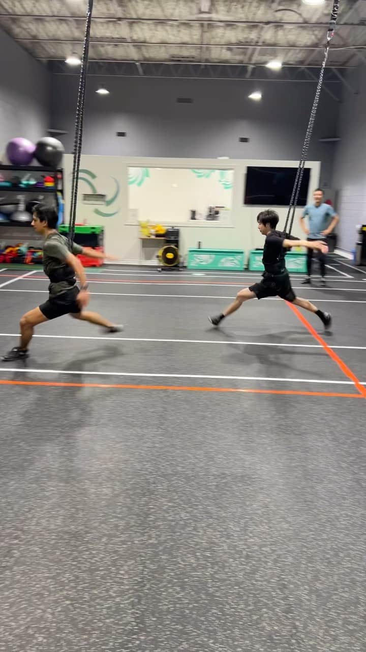 Donovan Carrillo Suazoのインスタグラム：「Training 🌪️🌪️ @1j0b0y3  @therotationroom」