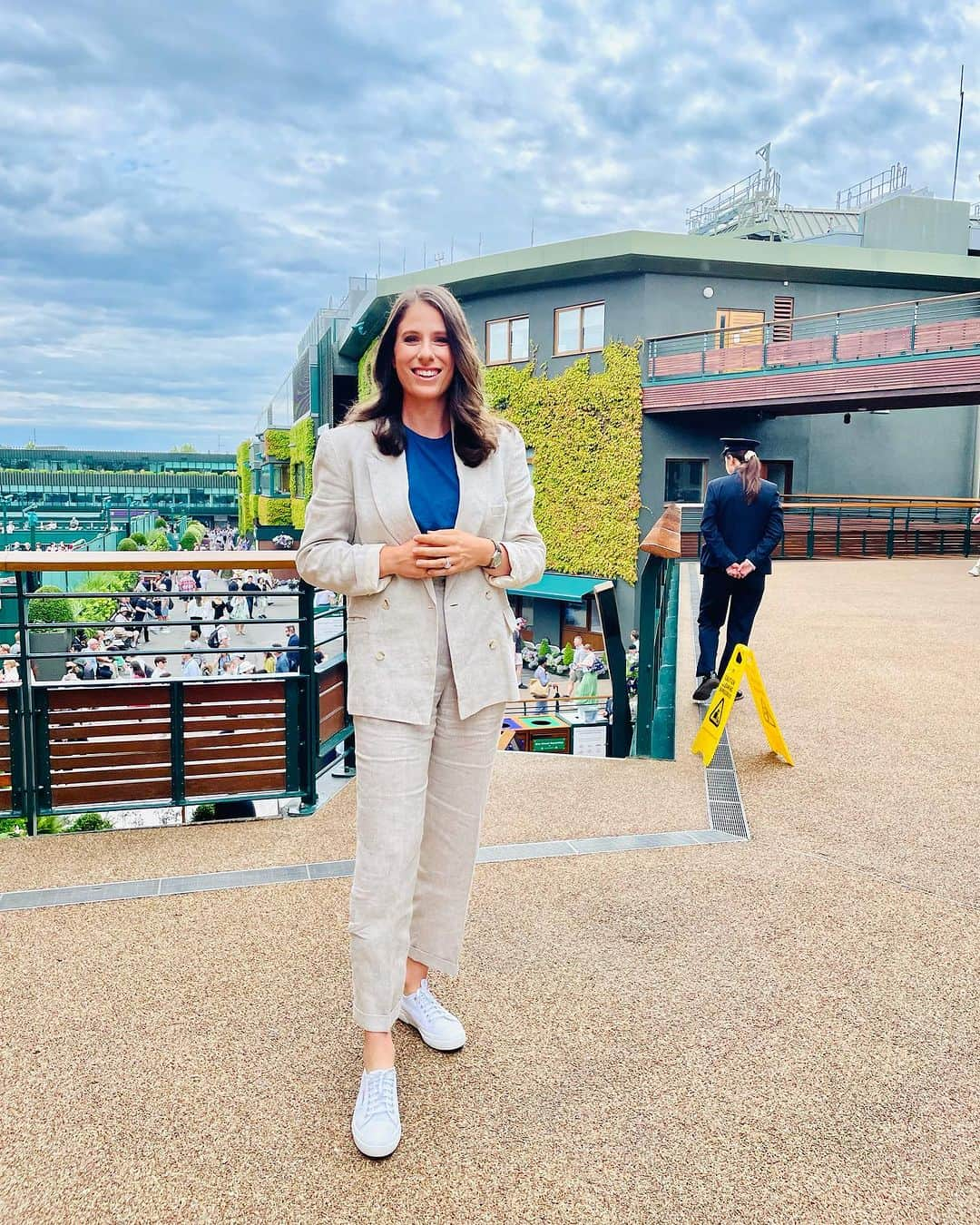 ジョアンナ・コンタさんのインスタグラム写真 - (ジョアンナ・コンタInstagram)「Practising my TV stance 😬😂💚💜」7月10日 2時13分 - johannakonta