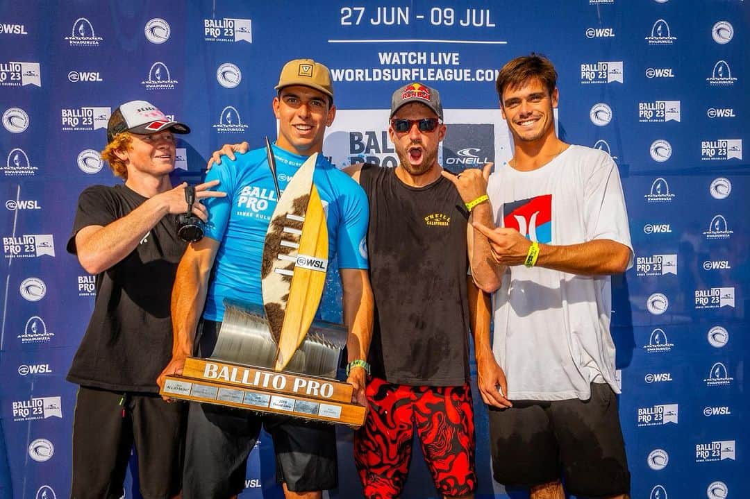 のインスタグラム：「What a blessing it is to watch these guys surf and compete so strong. Even better than that they are great role models for the next generation of American surfing. Never thought of surfing being a team sport but its pretty rad to root your fella countrymen and women on. So proud of them!」