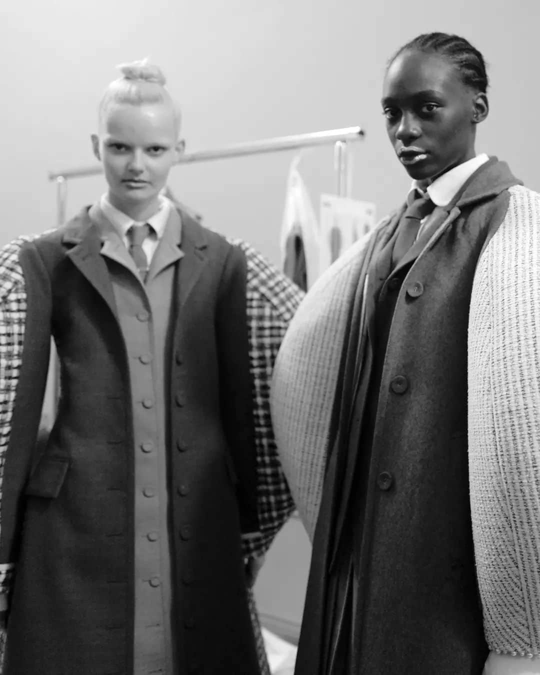 Fashion Weekのインスタグラム：「Break a leg! Models get stage-ready #BackofHouse at #ThomBrowne #FW24. The broadway-esque runway show was reminiscent of a theater performance.」