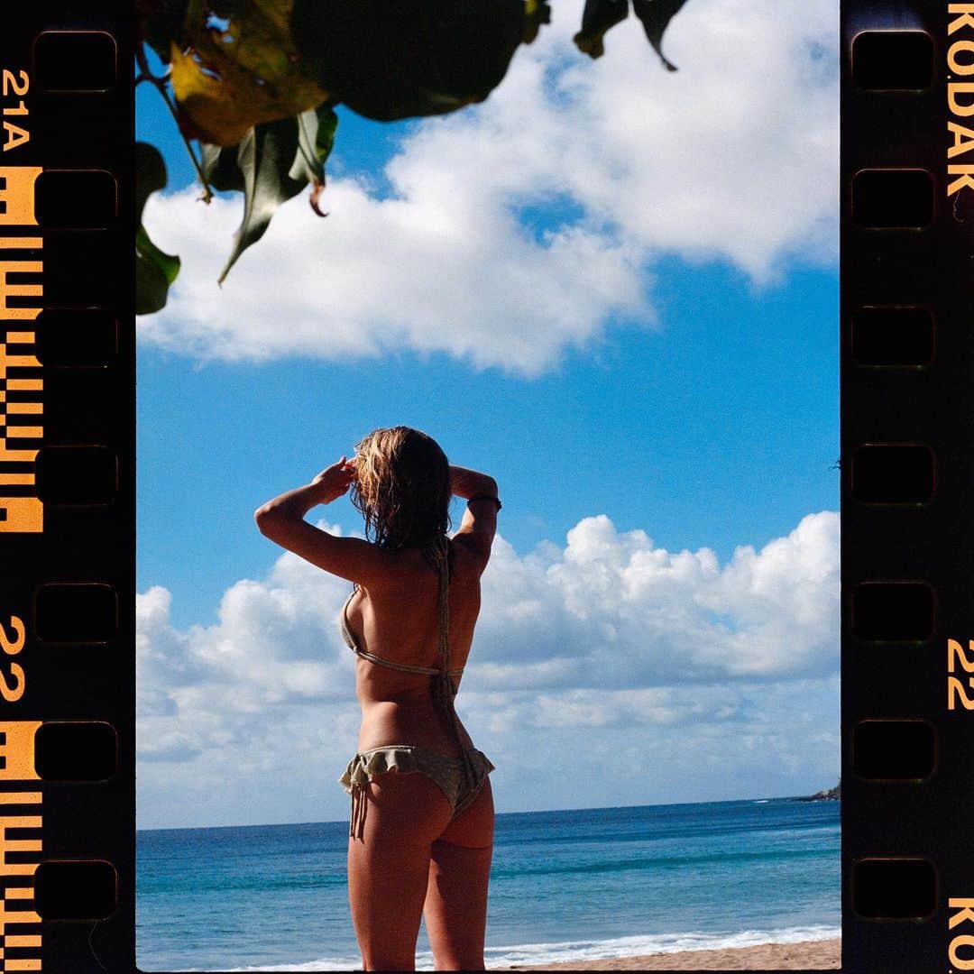 ブルック・バトラーのインスタグラム：「Feeling nostalgic for 1950s French film vibes, #35mmfilm」