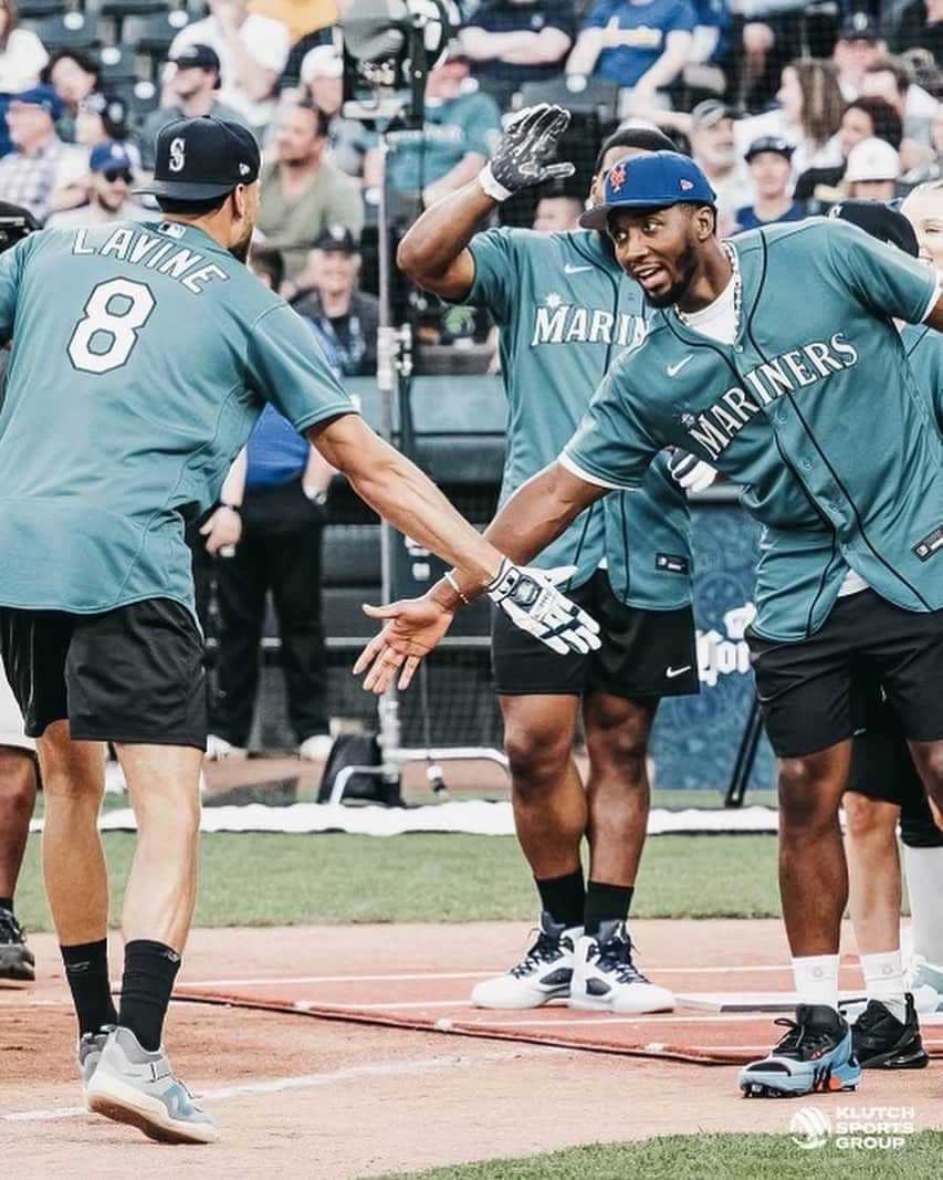 ザック・ラヴィーンさんのインスタグラム写真 - (ザック・ラヴィーンInstagram)「Living out a childhood dream ⚾️」7月10日 2時39分 - zachlavine8