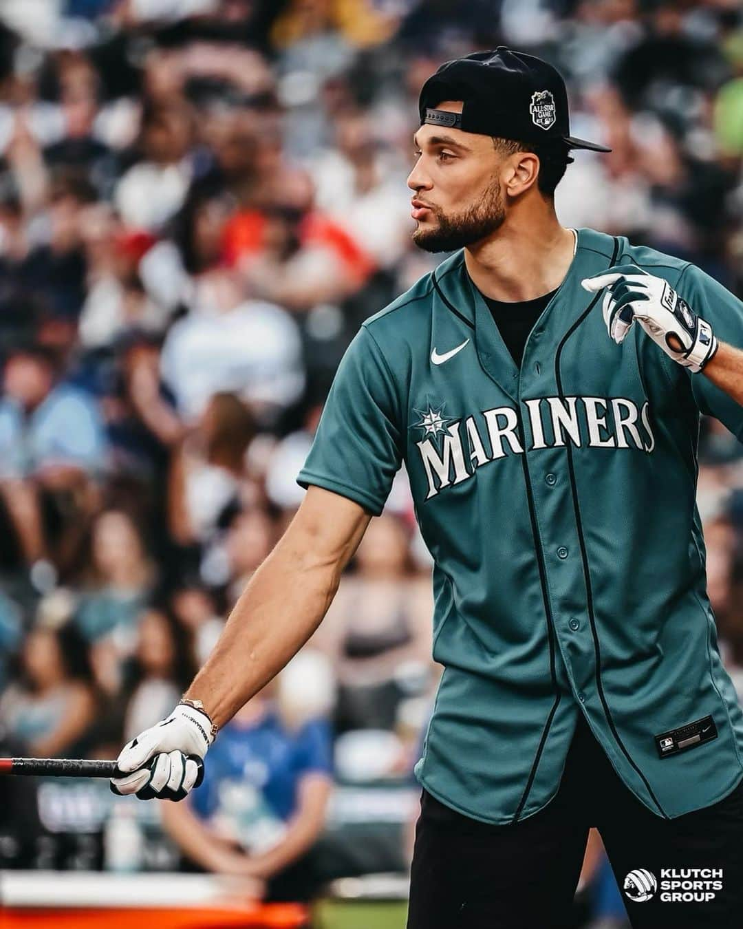 ザック・ラヴィーンさんのインスタグラム写真 - (ザック・ラヴィーンInstagram)「Living out a childhood dream ⚾️」7月10日 2時39分 - zachlavine8