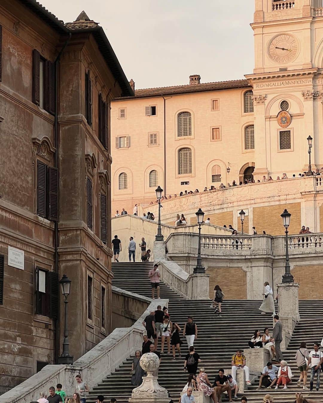 のインスタグラム：「34°C evenings」