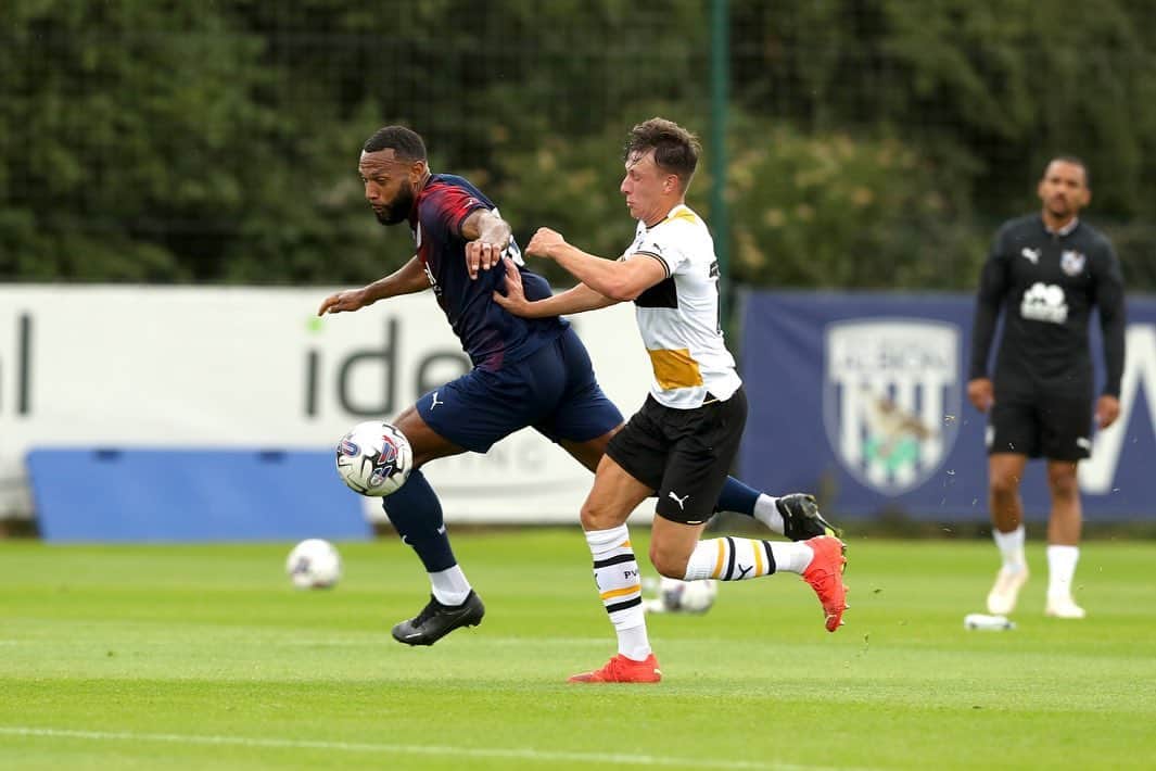 マット・フィリップスのインスタグラム：「great to be back on the pitch after the last 5 months ! 😬」