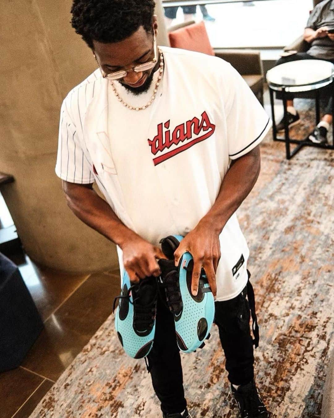 Nice Kicksさんのインスタグラム写真 - (Nice KicksInstagram)「Donovan Mitchell debuted his adidas D.O.N. Issue 5 but as cleats for the MLB Celebrity All-Star Game ⚾️🤝🏀   LINK IN BIO for a detailed look at the upcoming sneaker 📲」7月10日 3時22分 - nicekicks
