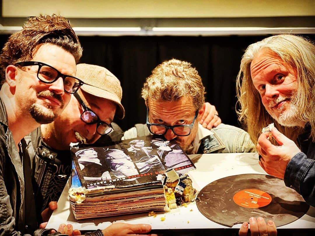 リチャード・スペイト Jrのインスタグラム：「4 guys, 100 shows. An unbelievable accomplishment and an immeasurable contribution to the #Supernatural @creationent convention experience for fans and actors alike. Cheers to you, @loudenswainmusic - you take the cake (literally). #SNS @billy.moran @robenedict @innocuous_flop @mborja04」