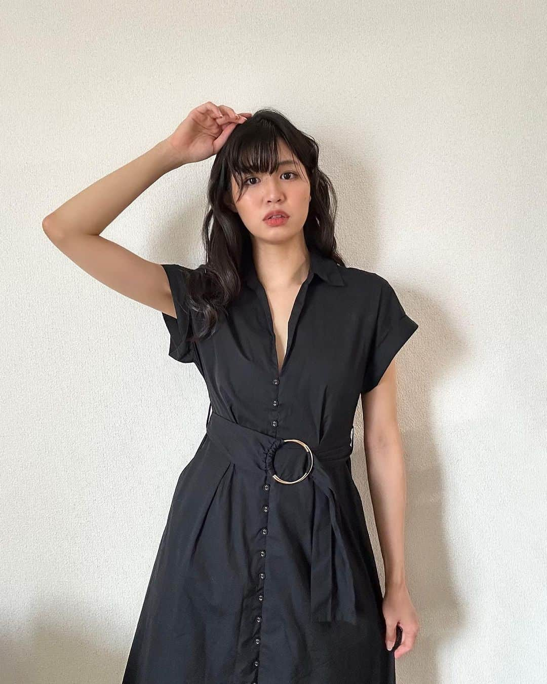 岩間夏美さんのインスタグラム写真 - (岩間夏美Instagram)「. . dress: @zara   髪が巻けるから ロングヘアが好き♪ くるくるに巻いてもらうの 特に好き🥰  でも最近は暑すぎて アップヘアになりがち笑 自分でもヘアアレンジ 上手にできるようになりたい✨  おすすめのヘアアレンジあれば 教えてください〜😊  ✺ ✳︎ ✺ ✳︎ ✺ ✳︎ ✺ ✳︎ ✺ ✳︎ フリーランスモデルとして活動しています💐 (遠方からのご依頼も受付中)  アパレル、ビューティー、ブライダルなど ショー、撮影、映像、MV対応可能です⸝⋆⸝⋆  ご依頼はDMまたはメールへお願いします▸◂  プロフィールや他の投稿はこちら ⇨ @iwama_natsumi  . . . . .  #ワンピース #コーデ #コーディネート #ワンピ #ファッション #今日のコーデ #ドレス #着痩せ #ザラ購入品 #ザラワンピース #黒ワンピース #ワンピースコーディネート #高身長女子 #ファッションモデル #zara #ootd」7月10日 18時00分 - iwama_natsumi