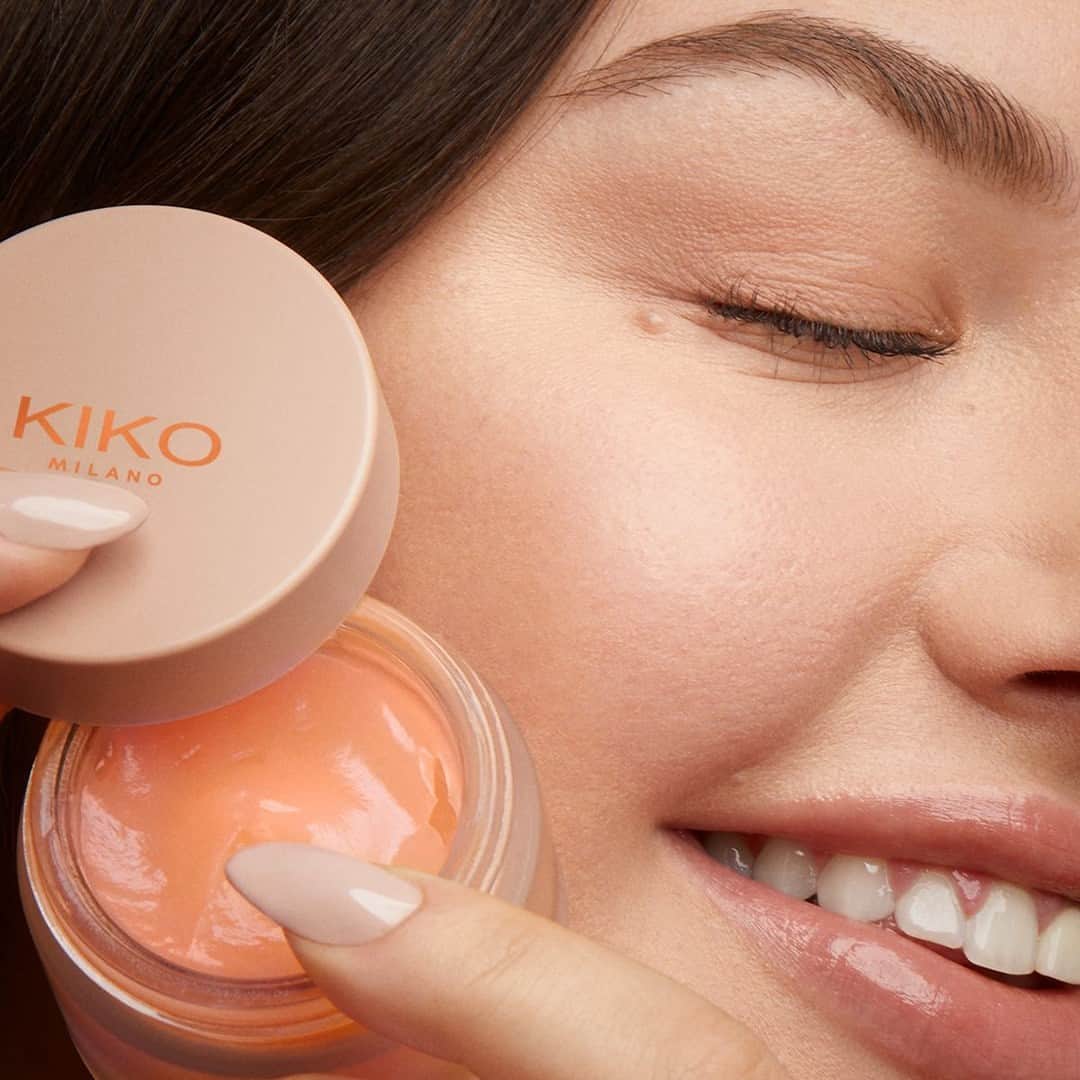 KIKO MILANOさんのインスタグラム写真 - (KIKO MILANOInstagram)「Enriched with shea butter, argan oil and magnolia extract, our trusty #KIKOBeautyRoar is a must-have for the summer! Grab it for less with our sensational Summer Sale 🛍️ Shop now and let your glow shine through! ✨⁣ *Valid on selected items⁣ ⁣ Refreshing Face Cream - Volumizing & Curling Effects Mascara 02 - Ph Matte Liquid Lip Colour 01 - New Power Pro Nail Lacquer 08」7月10日 4時00分 - kikomilano