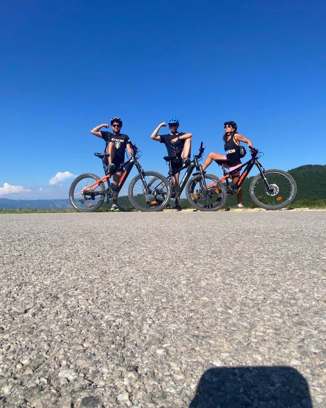 ロベルタ・ロデギエーロさんのインスタグラム写真 - (ロベルタ・ロデギエーロInstagram)「Grazie pedalata assistita🚲🌞❤️」7月10日 4時11分 - robyrode