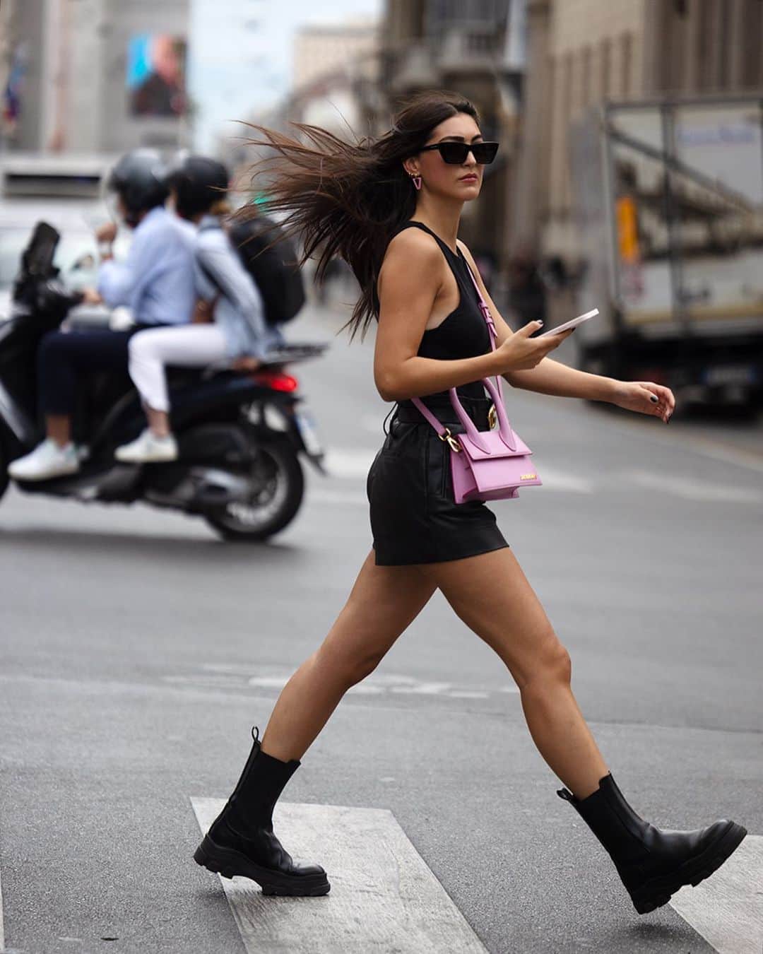 スコット・シューマンのインスタグラム：「Milan is still resisting the Lulu Lemoning of society and I’m very grateful for that! Milano (of course)」