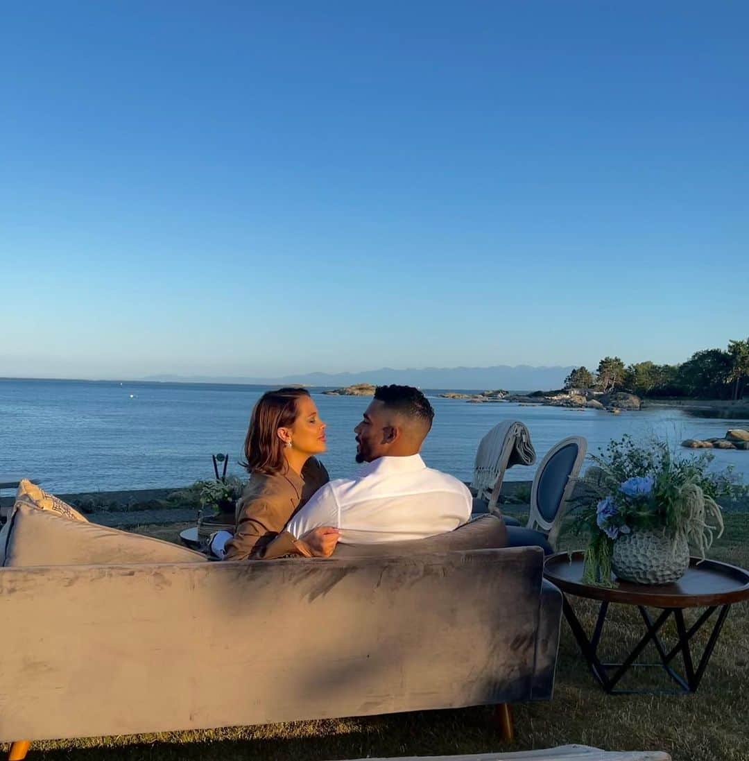 Mara Teigenのインスタグラム：「Weekend of love 💐 Congratulations to the stunning couple @eirose & @tysonbarrie4 on forever🤍」
