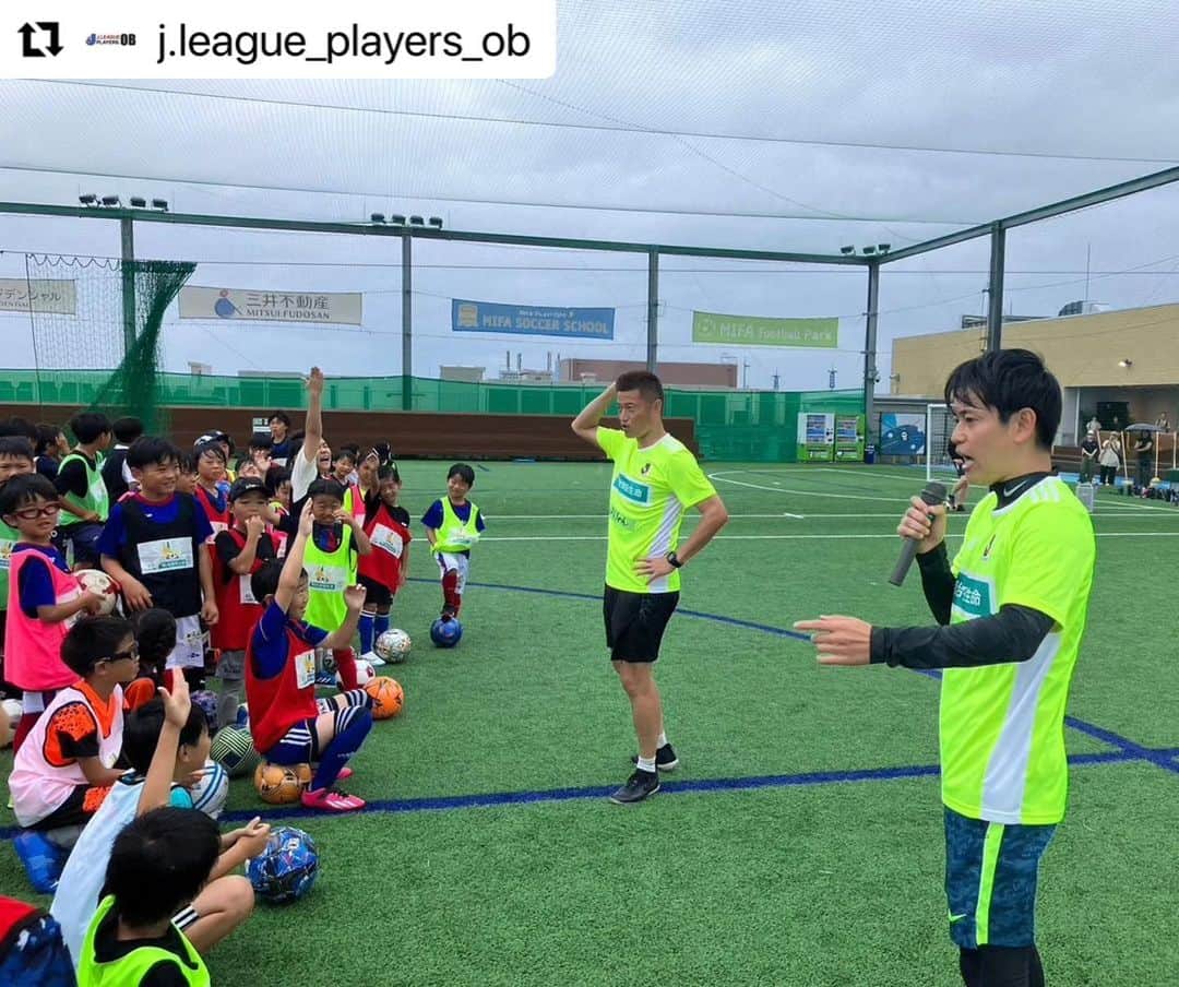 赤星拓さんのインスタグラム写真 - (赤星拓Instagram)「ありがとうございました⚽️ #ご縁に感謝 #今日も良い一日を  #Repost @j.league_players_ob with @use.repost ・・・ 【活動報告】 「JリーグMYサッカー教室」 7/8（土）は明治安田生命福岡マーケット開発部様の開催回に協力しました。  福岡はあいにくの天候☔でしたが、子ども達もコーチ陣も元気いっぱい✊✊✊  J-OBコーチ #播戸竜二　@ryuji_bando #赤星拓　　@akahoshi.taku_1 #早坂良太　@haayaasaakaa #豊原慎二　@toyoharashinji  播戸コーチがデモンストレーションでスーパーゴールを披露！現役さながらのプレーに会場は沸き立っていました⚽️👏👏  関係者の皆様、雨の中ありがとうございました。  #明治安田生命 #福岡マーケット開発部 #Jリーグ #サッカー教室 #JOB #J_OB #Jリーグ選手OB会」7月10日 5時11分 - akahoshi.taku_1