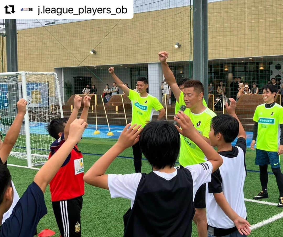 赤星拓さんのインスタグラム写真 - (赤星拓Instagram)「ありがとうございました⚽️ #ご縁に感謝 #今日も良い一日を  #Repost @j.league_players_ob with @use.repost ・・・ 【活動報告】 「JリーグMYサッカー教室」 7/8（土）は明治安田生命福岡マーケット開発部様の開催回に協力しました。  福岡はあいにくの天候☔でしたが、子ども達もコーチ陣も元気いっぱい✊✊✊  J-OBコーチ #播戸竜二　@ryuji_bando #赤星拓　　@akahoshi.taku_1 #早坂良太　@haayaasaakaa #豊原慎二　@toyoharashinji  播戸コーチがデモンストレーションでスーパーゴールを披露！現役さながらのプレーに会場は沸き立っていました⚽️👏👏  関係者の皆様、雨の中ありがとうございました。  #明治安田生命 #福岡マーケット開発部 #Jリーグ #サッカー教室 #JOB #J_OB #Jリーグ選手OB会」7月10日 5時11分 - akahoshi.taku_1