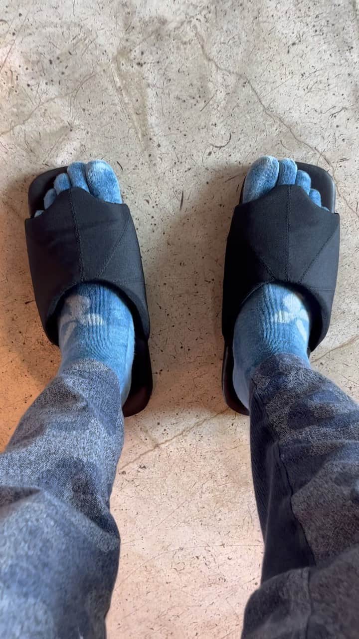 Shing02のインスタグラム：「@seaven.wear Duck Slide 🦆🩴 e22.com/seaven」