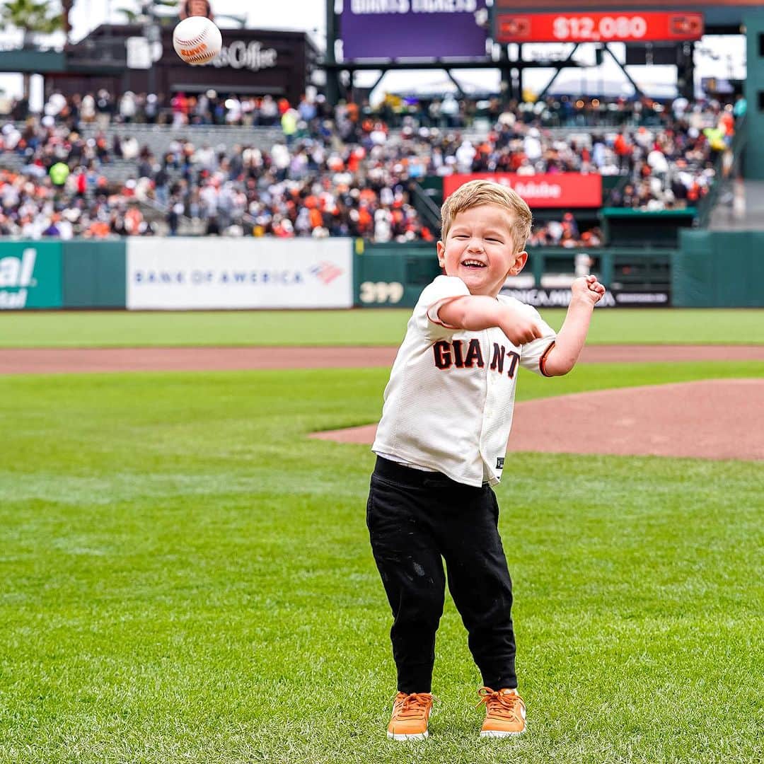 サンフランシスコ・ジャイアンツさんのインスタグラム写真 - (サンフランシスコ・ジャイアンツInstagram)「Went to Joc Bobblehead Day and a Pederson Party broke out」7月10日 5時50分 - sfgiants