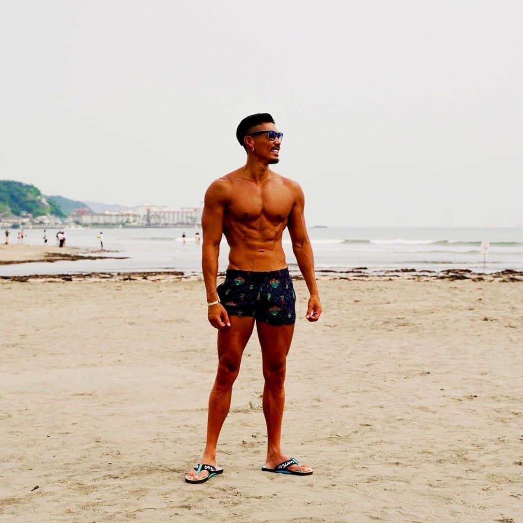 金子賢のインスタグラム：「夏☀️始まった？😄  #summerstyleaward #ssa #fitness  #workout #training #bodymake  #サマースタイルアワード #サマスタ #フィットネス #ワークアウト #トレーニング #ボディメイク #fitness #腹筋 #workout」