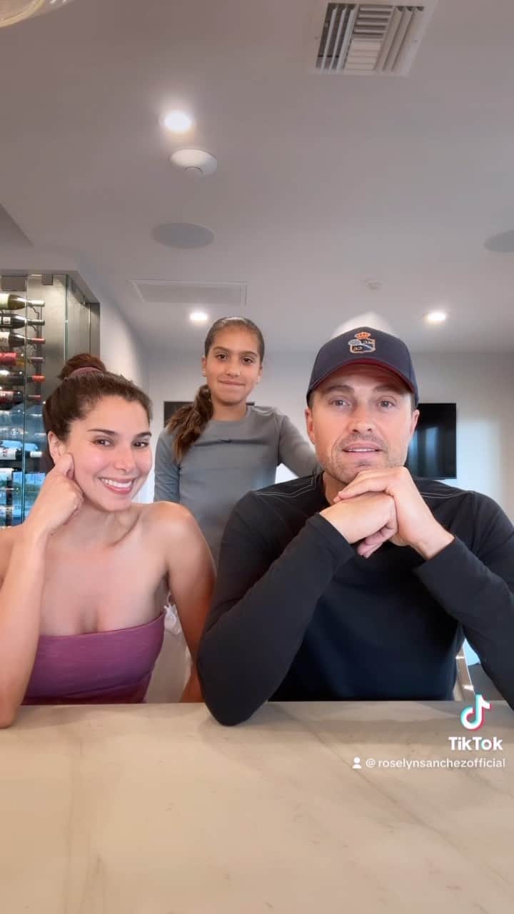 ロゼリン・サンチェスのインスタグラム：「Truth Bombs!! Sebi y sus inventos 😂  #whosmostlikelytochallenge   @ebwinter」