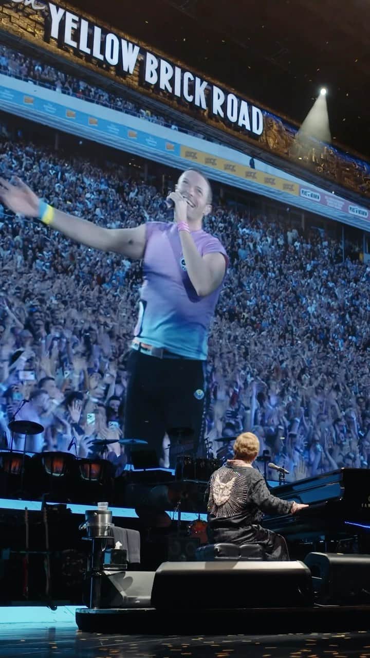 Coldplayのインスタグラム：「Thank you for everything, Sir Elton 🚀 🩷 💫」