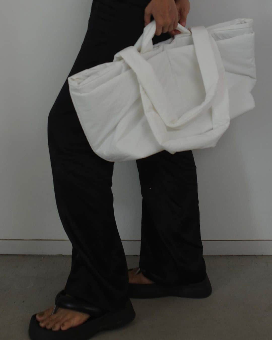 Icumi Oohamaのインスタグラム：「bag @null._official_ @juri1104   週末の一泊二日にも持って行ったバッグ。 軽くて大容量なので、夏休みも活躍しそう〜♡」
