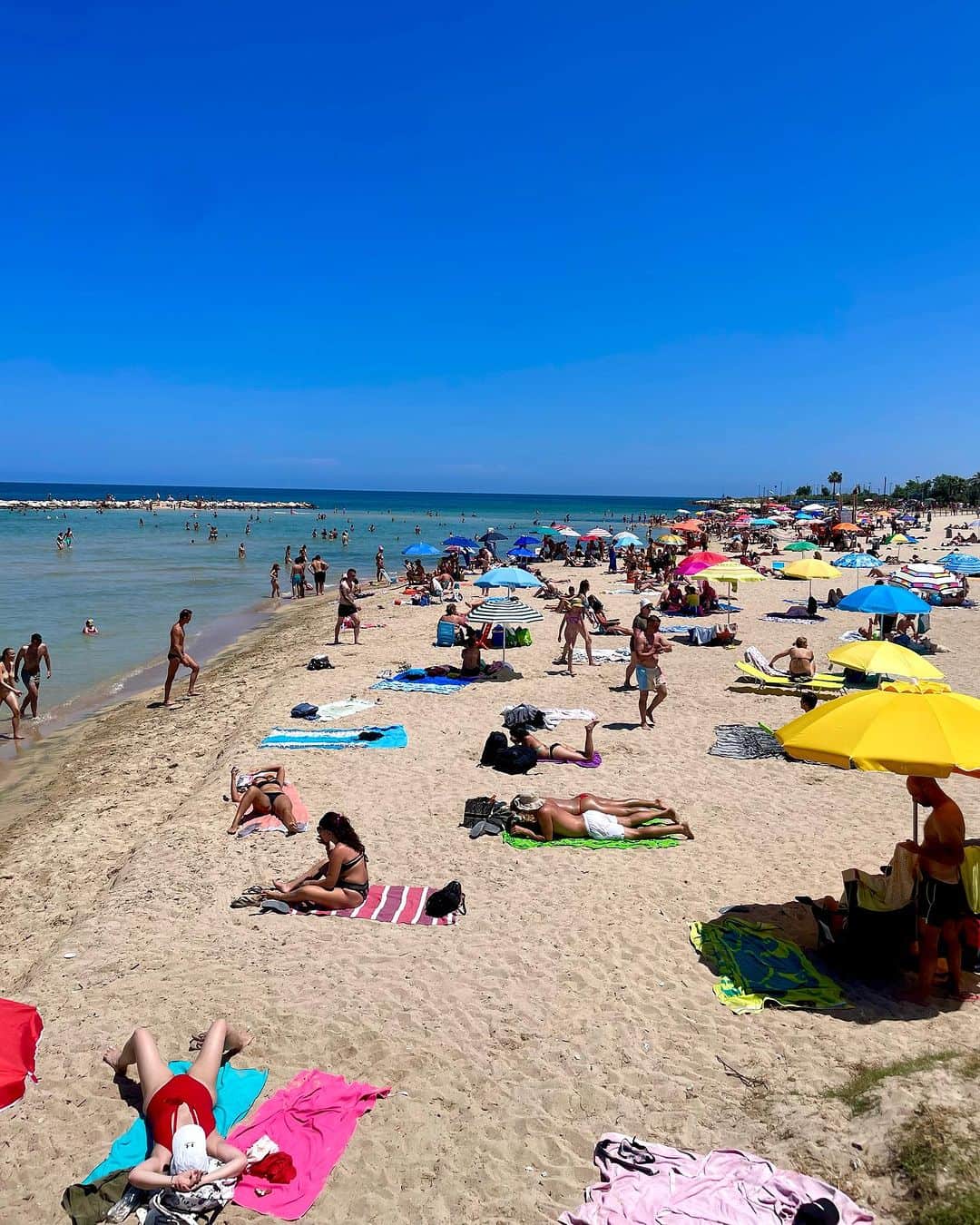 ペ・ジョンナムさんのインスタグラム写真 - (ペ・ジョンナムInstagram)「chill…⛱️⛱️⛱️☀️🏝️👙🩲🍹🍸」7月10日 7時06分 - jungnam_bae