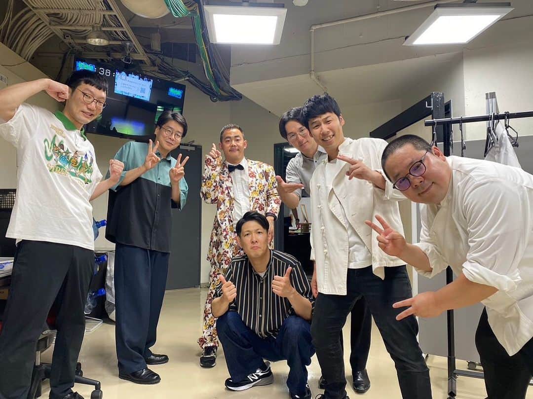 青山フォール勝ち ネルソンズのインスタグラム：「エキサイティングコントありがとうございました。  ゲストに男性ブランコとザマミィ。  新ネタ3本の予定でしたが岸が骨折してしまい2本だけの披露となりました。  詳しくはネルソンズのカスタムラジオ第124回「岸がコント中に骨折しました。」にて。  #鎖骨 #現場検証」
