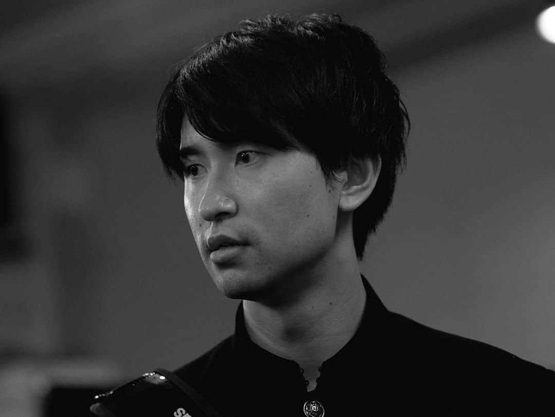 高畑裕太さんのインスタグラム写真 - (高畑裕太Instagram)「《『トラ』終幕》  ハイワイヤ新作公演 『トラ』 作・演出：高畑裕太  終幕致しました。  いつもはここで公演を振り返ってご挨拶など述べていますが、今回は本当に思い入れ深く、特別な公演だったため、noteの方に想いを綴らせて頂きました。  大分しっかり書いてます。 宜しければご一読下さい。  ⚫︎『トラ』終演に際してのご挨拶／あとがき https://note.com/yutatakahata/n/n135c3c2a66d2  主宰・作・演出を担当しました。 昔から劇団を持って、 物語を書いて、舞台を作り上げるのが夢でした。  演劇を始めて以来から、 ずっと抱き続けていたこの想いを果たせた事が何よりも嬉しく思います。  一昨年に旗揚げ公演の中止を決断して、もう諦めようと思った事もありました。しかし皆様のご助力のお陰で、こうして第一歩を踏み出せました。  本当に本当にありがとうございます。 『トラ』の再演も行えればと思いますが、今後も皆様の期待に応えられる様に、新作公演の企画を精力的に立てていきたいと思います。  俳優としての活動も勿論の事ですが、 このハイワイヤという団体においては、僕は主宰であり、作家であり、演出家です。 もっともっと豊かな作品を志せる様に、努力を諦めずに創作能力の向上に努めます。  大河くん、 大熊さん、 望子さん、 さほ、 れん、 ゆか、 佛淵くん、 村岡さん、 森さん、 金定さん、 横井くん、 カツオさん、 袴田さん、 國吉さん、 みずほ、 香田さん、 井戸さん、 藤井さん、 阿部ちゃん、 まきさん、 阿部さん、 みつこ、 そして茶谷。  他にも池内くんをはじめ、 多くの方に支えられて、 陽の目を浴びる事が出来た作品でした。  本当に、本当に、 感謝しても尽くせない想いがございます。 ありがとうございました。 今後とも@haiwaiya を宜しくお願い致します。  〜公演情報〜  ハイワイヤ新作公演 『トラ』 作・演出：高畑裕太  【日程】 2023年6月28日~7月2日 【会場】 下北沢シアター711  【出演】 大河日氣 大熊花名実 木村望子 武田紗保 田中廉（柿喰う客） 西村由花（青年団） 佛淵和哉 村岡哲至  【キャッチコピー】 今の私たちにつながる 遠い過去の記憶や体験  【staff】 作・演出：高畑裕太 舞台美術：袴田長武 舞台監督：澤井克幸 照明：國吉博文 音響プランナー：香田泉（零’s Record） 音響オペレーター：井戸みつき（劇団ネコ脱出） スチール、記録写真：阿部裕介（YARD） 記録映像：阿部拓歩（阿部写真館） 演出助手：森菜摘（演劇ユニット『あやとり』） 演出補佐：金定和沙 制作：横井佑輔（Play Plan） 制作助手・宣伝美術：茶谷果倫（ハイワイヤ） 制作助手：藤井みゆき 制作補佐：石井光子（ハイワイヤ） 楽曲製作：wahei 企画・製作：ハイワイヤ 協力：LOT STAFFS／jungle／柿喰う客／青年団／Victor Music Arts  #大河日氣 #大熊花名実 #木村望子 #武田紗保 #田中廉 #柿喰う客  #西村由花 #青年団 #佛淵和哉 #村岡哲至 #ハイワイヤ #トラ #シアター711 #下北沢 #演劇 #イジメ #家族 #記憶 #高畑裕太」7月10日 7時23分 - yutatakahata_work