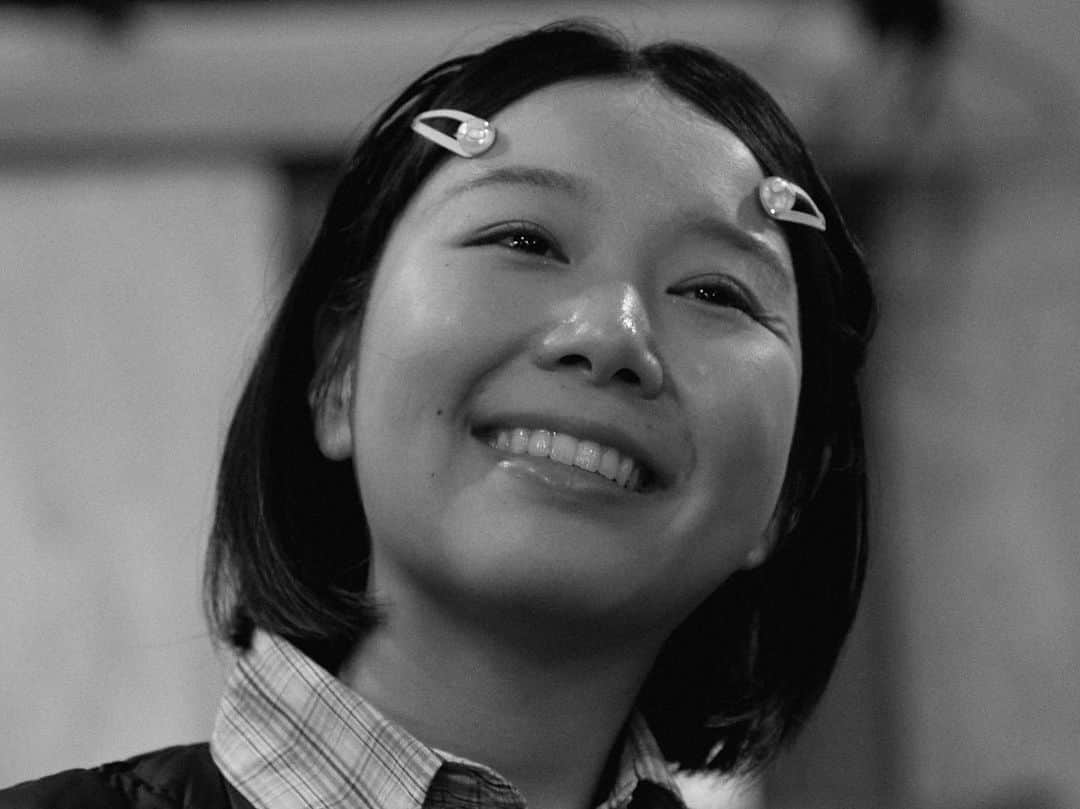 高畑裕太さんのインスタグラム写真 - (高畑裕太Instagram)「《『トラ』終幕》  ハイワイヤ新作公演 『トラ』 作・演出：高畑裕太  終幕致しました。  いつもはここで公演を振り返ってご挨拶など述べていますが、今回は本当に思い入れ深く、特別な公演だったため、noteの方に想いを綴らせて頂きました。  大分しっかり書いてます。 宜しければご一読下さい。  ⚫︎『トラ』終演に際してのご挨拶／あとがき https://note.com/yutatakahata/n/n135c3c2a66d2  主宰・作・演出を担当しました。 昔から劇団を持って、 物語を書いて、舞台を作り上げるのが夢でした。  演劇を始めて以来から、 ずっと抱き続けていたこの想いを果たせた事が何よりも嬉しく思います。  一昨年に旗揚げ公演の中止を決断して、もう諦めようと思った事もありました。しかし皆様のご助力のお陰で、こうして第一歩を踏み出せました。  本当に本当にありがとうございます。 『トラ』の再演も行えればと思いますが、今後も皆様の期待に応えられる様に、新作公演の企画を精力的に立てていきたいと思います。  俳優としての活動も勿論の事ですが、 このハイワイヤという団体においては、僕は主宰であり、作家であり、演出家です。 もっともっと豊かな作品を志せる様に、努力を諦めずに創作能力の向上に努めます。  大河くん、 大熊さん、 望子さん、 さほ、 れん、 ゆか、 佛淵くん、 村岡さん、 森さん、 金定さん、 横井くん、 カツオさん、 袴田さん、 國吉さん、 みずほ、 香田さん、 井戸さん、 藤井さん、 阿部ちゃん、 まきさん、 阿部さん、 みつこ、 そして茶谷。  他にも池内くんをはじめ、 多くの方に支えられて、 陽の目を浴びる事が出来た作品でした。  本当に、本当に、 感謝しても尽くせない想いがございます。 ありがとうございました。 今後とも@haiwaiya を宜しくお願い致します。  〜公演情報〜  ハイワイヤ新作公演 『トラ』 作・演出：高畑裕太  【日程】 2023年6月28日~7月2日 【会場】 下北沢シアター711  【出演】 大河日氣 大熊花名実 木村望子 武田紗保 田中廉（柿喰う客） 西村由花（青年団） 佛淵和哉 村岡哲至  【キャッチコピー】 今の私たちにつながる 遠い過去の記憶や体験  【staff】 作・演出：高畑裕太 舞台美術：袴田長武 舞台監督：澤井克幸 照明：國吉博文 音響プランナー：香田泉（零’s Record） 音響オペレーター：井戸みつき（劇団ネコ脱出） スチール、記録写真：阿部裕介（YARD） 記録映像：阿部拓歩（阿部写真館） 演出助手：森菜摘（演劇ユニット『あやとり』） 演出補佐：金定和沙 制作：横井佑輔（Play Plan） 制作助手・宣伝美術：茶谷果倫（ハイワイヤ） 制作助手：藤井みゆき 制作補佐：石井光子（ハイワイヤ） 楽曲製作：wahei 企画・製作：ハイワイヤ 協力：LOT STAFFS／jungle／柿喰う客／青年団／Victor Music Arts  #大河日氣 #大熊花名実 #木村望子 #武田紗保 #田中廉 #柿喰う客  #西村由花 #青年団 #佛淵和哉 #村岡哲至 #ハイワイヤ #トラ #シアター711 #下北沢 #演劇 #イジメ #家族 #記憶 #高畑裕太」7月10日 7時23分 - yutatakahata_work