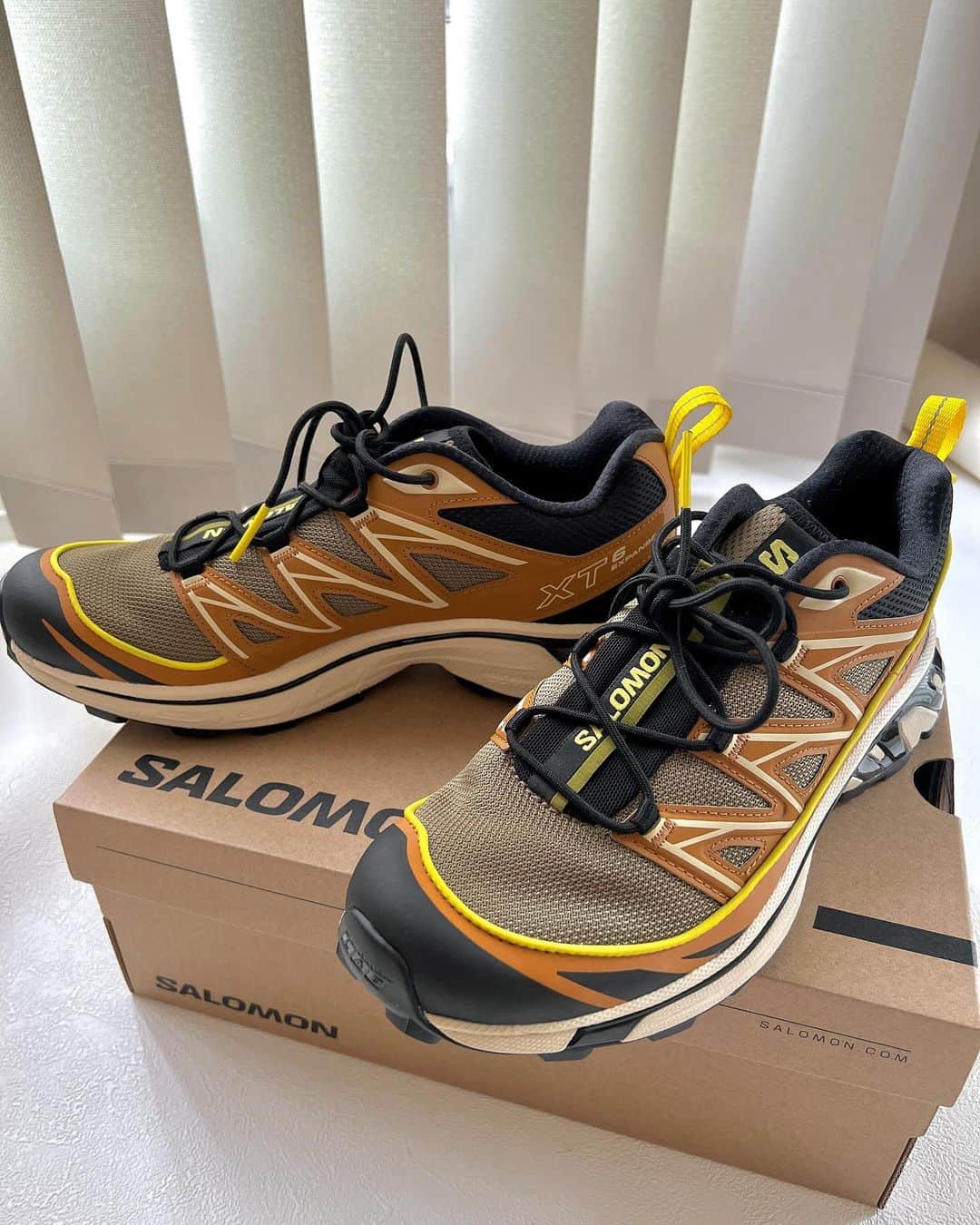 natsupoo0315のインスタグラム：「#おなつスニーカー👟  @salomon  XT-6 Expanse  なんでも合わせやすそうで 初サロモンはこの色にしたけど かわいすぎて鼻血ぶーー🥺  ssenseで買ったよ🫶🫶  #salomon#サロモン#salomonxt6  #sneaker#スニーカー#ssence#スニーカー女子#スニーカー中毒」