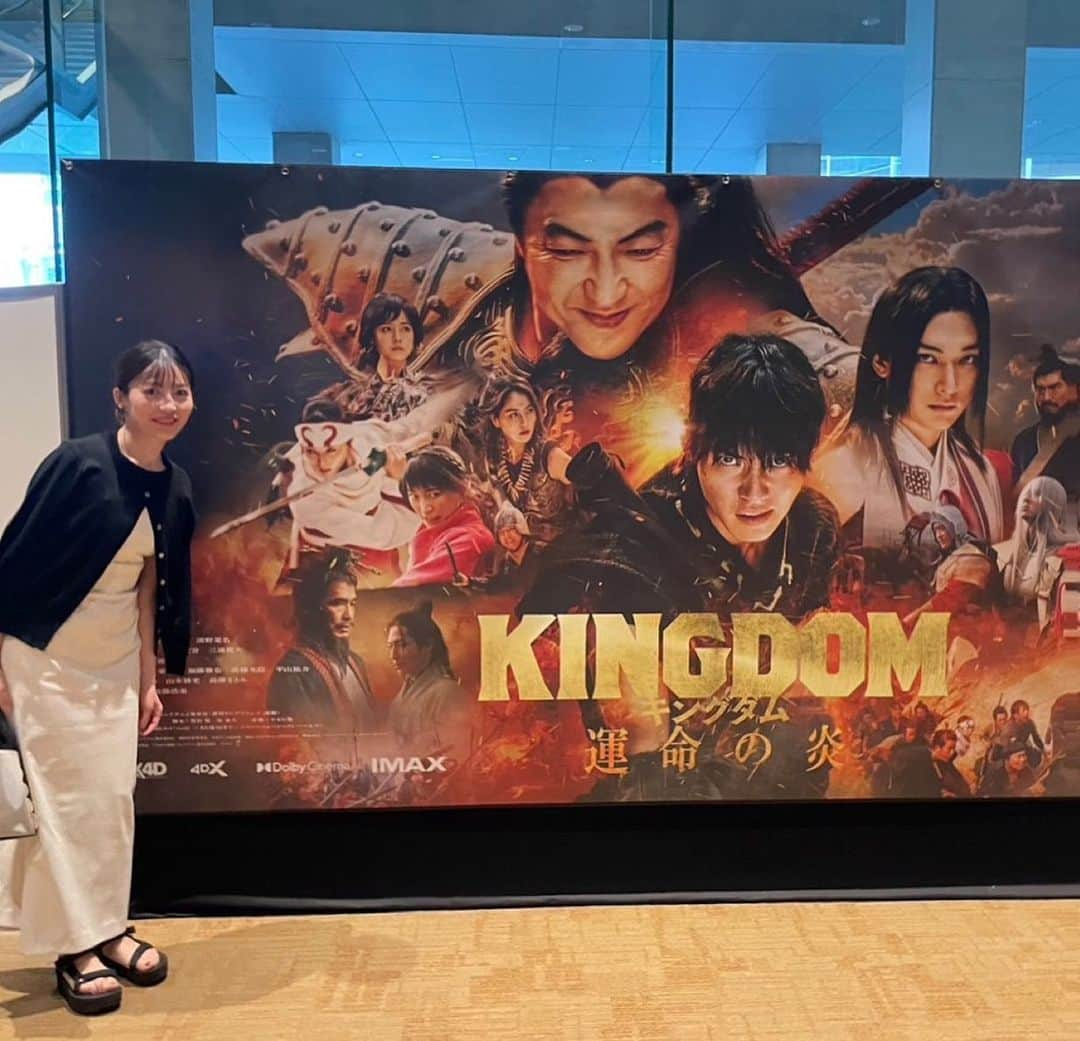 高橋まりなのインスタグラム：「. 『KINGDOM 運命の炎』 夫が当選👏🏻 一緒に行ってきました✨ こういう類の映画って、あまり観ないんだけど、めちゃくちゃ楽しかった♡ 出演陣が豪華すぎる😳 . 夫の「1.2を観てから行った方がいいよ」 のアドバイスを完全無視して笑、観ないで挑んだのですが、観るべきだったーーー💦 1から観直そうかな… . . . #KINGDOM#kingdom運命の炎#試写会#キングダム#キングダム運命の炎#山崎賢人#山田裕貴#吉沢亮#大沢たかお#要潤#橋本環奈#清野菜名#杏#長澤まさみ#映画」