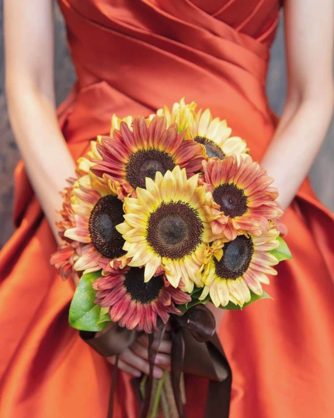カノビアーノ福岡さんのインスタグラム写真 - (カノビアーノ福岡Instagram)「Flower💐 × Dress👗  お花とドレスの組み合わせがとても素敵です✨  お花、ドレスのお色味によって たくさんのコーディネートが叶うので お打合わせもとても楽しいものになります🌟」7月10日 8時22分 - canoviano_wedding