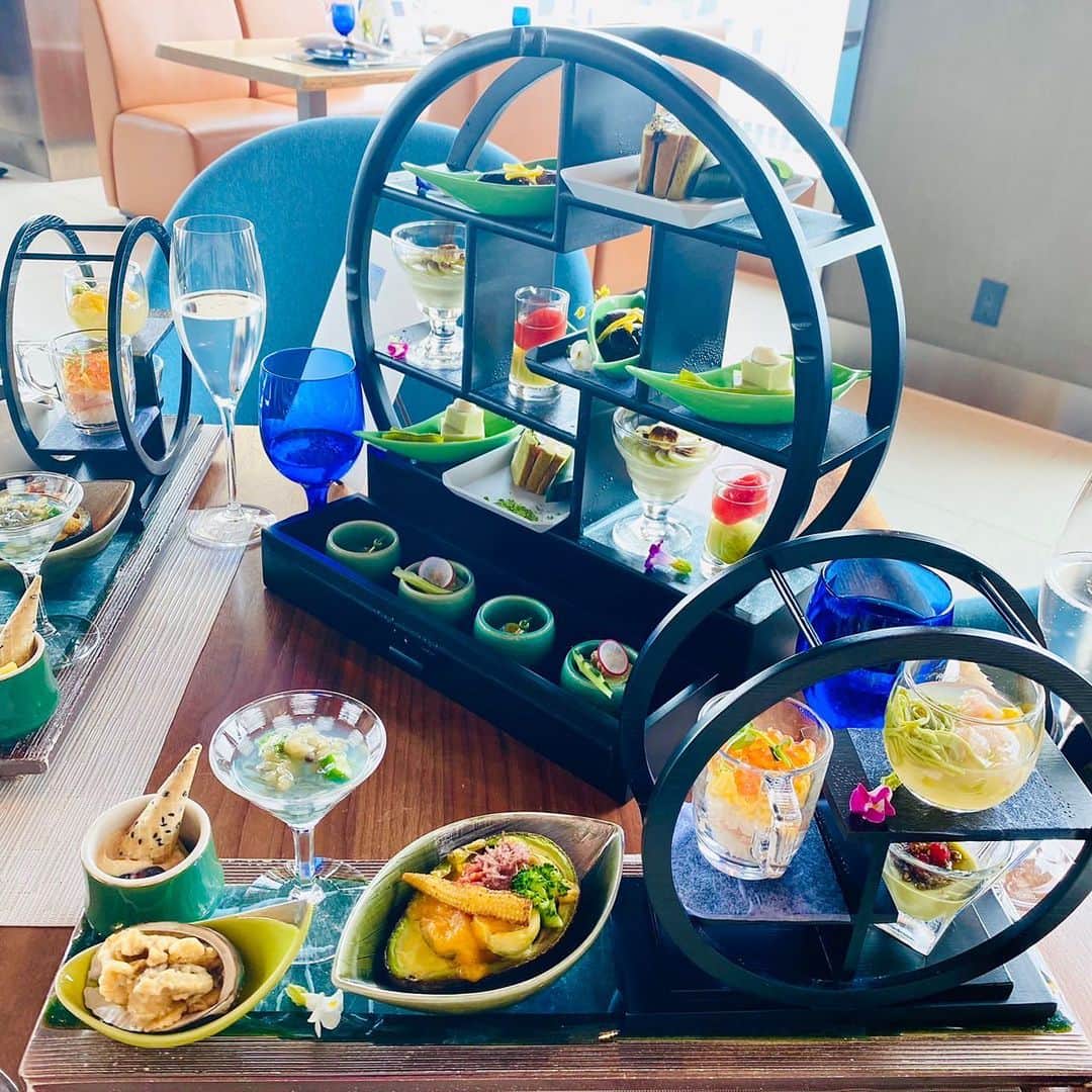 ローストパースニップ、マルメロ、カラメル玉ねぎのサラダ、プリザーブドレモン添えのレシピ