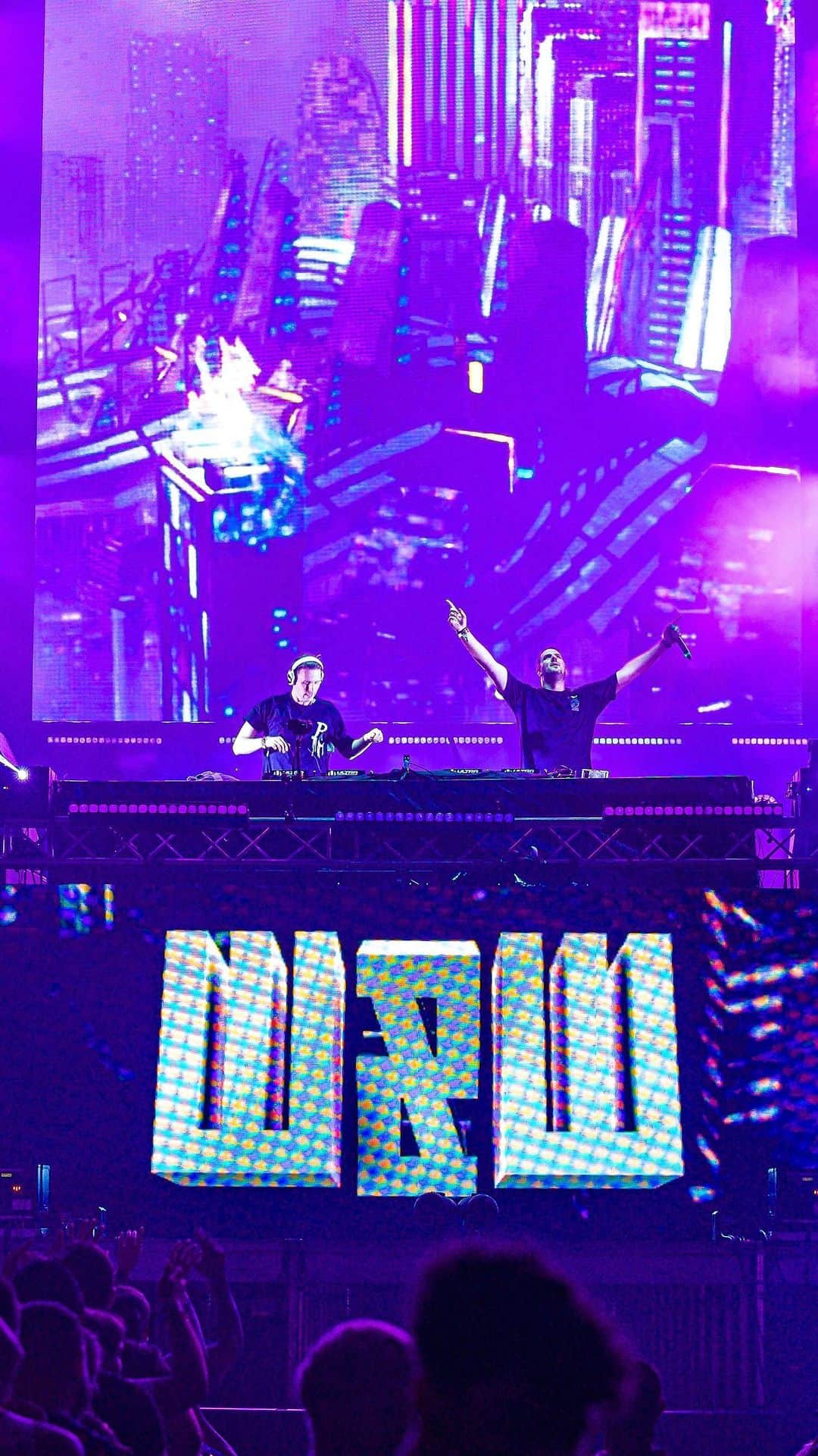 Ultra Music Festivalのインスタグラム：「From the left 👈 to the right 👉 @wandwmusic」