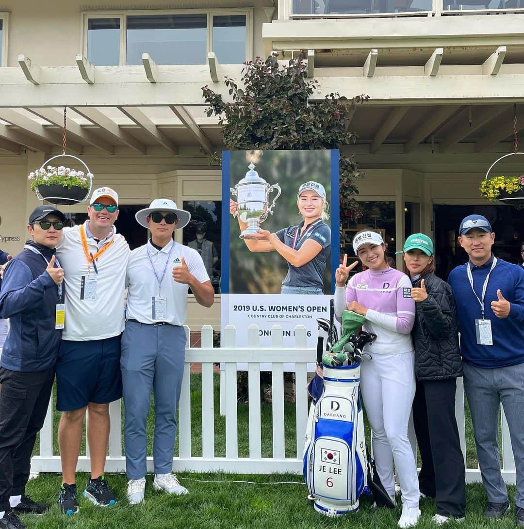 イ・ジョンウン6さんのインスタグラム写真 - (イ・ジョンウン6Instagram)「Always a good feeling to finish off a tournament with a birdie, specially the US Open on this beautiful course! It was great having my whole team here and most importantly my parents supporting me during this amazing tournament and creating awesome memories at the same time! Thank you @usga @pebblebeachresorts , Volunteers and fans for a fabulous week!  #team6   이번주도 응원해주셔서 감사합니다🫶」7月10日 8時47分 - __________6ix